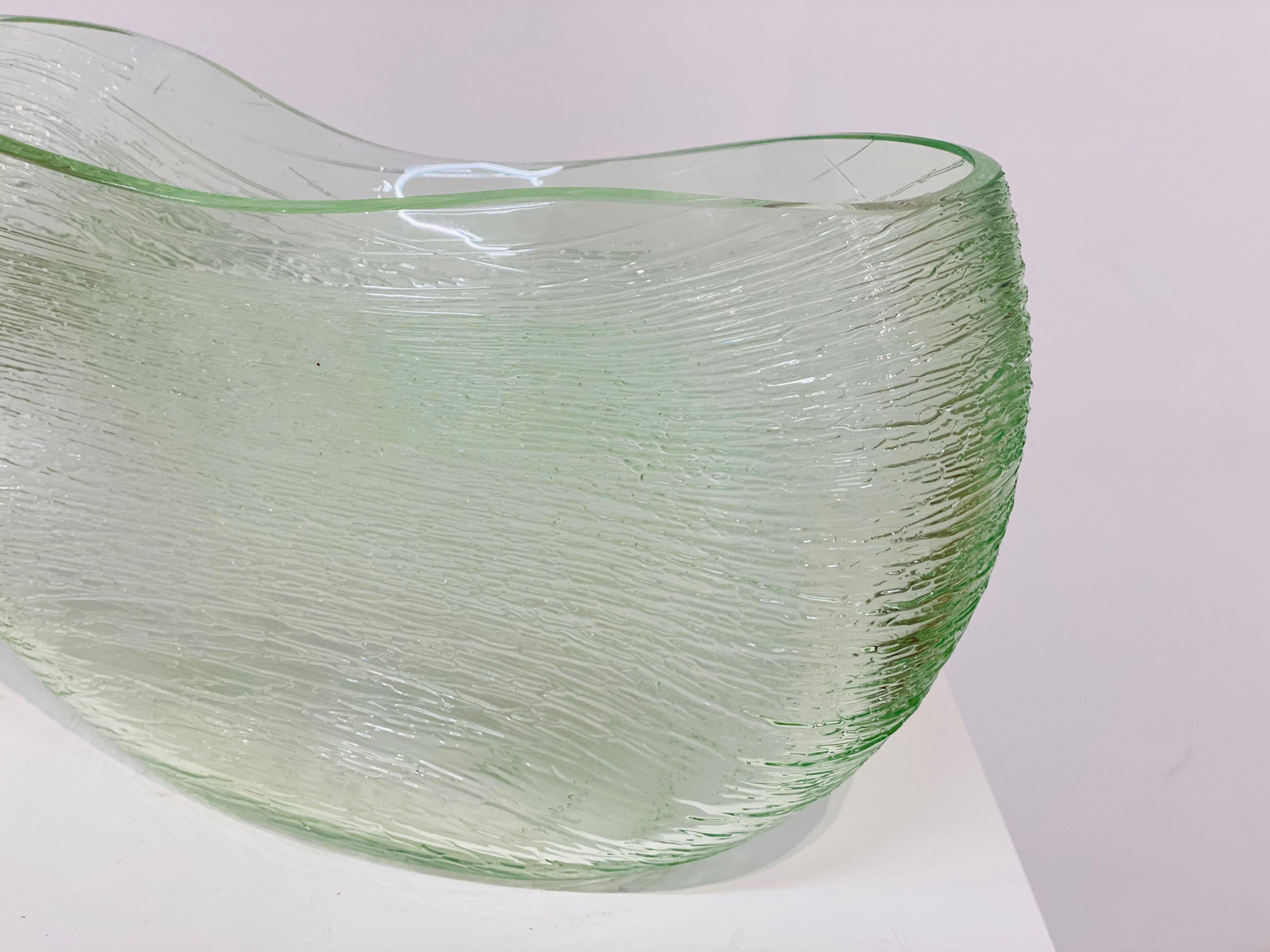 Oval Fluid Form, green- 21st Century Blown Glass Object  - Contemporary Sculpture by Bibi Smit