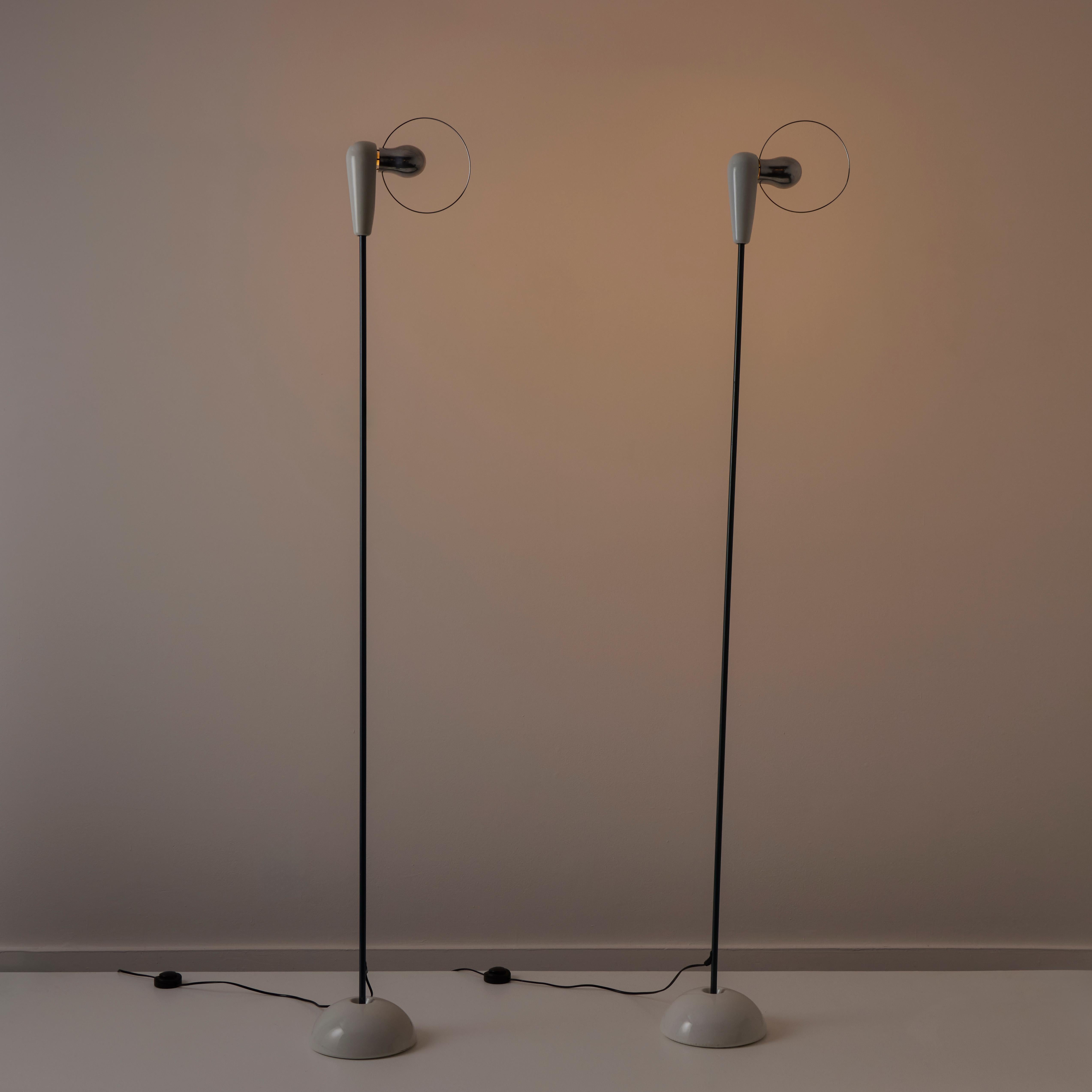 Lampade da terra 'Bibip' di Achille Castiglioni per Flos (IT, 1976)

Base e alloggiamento superiore della presa in acciaio smaltato bianco. Anello in acciaio nella parte superiore abbinato a una copertura cromata della presa. Possibilità di