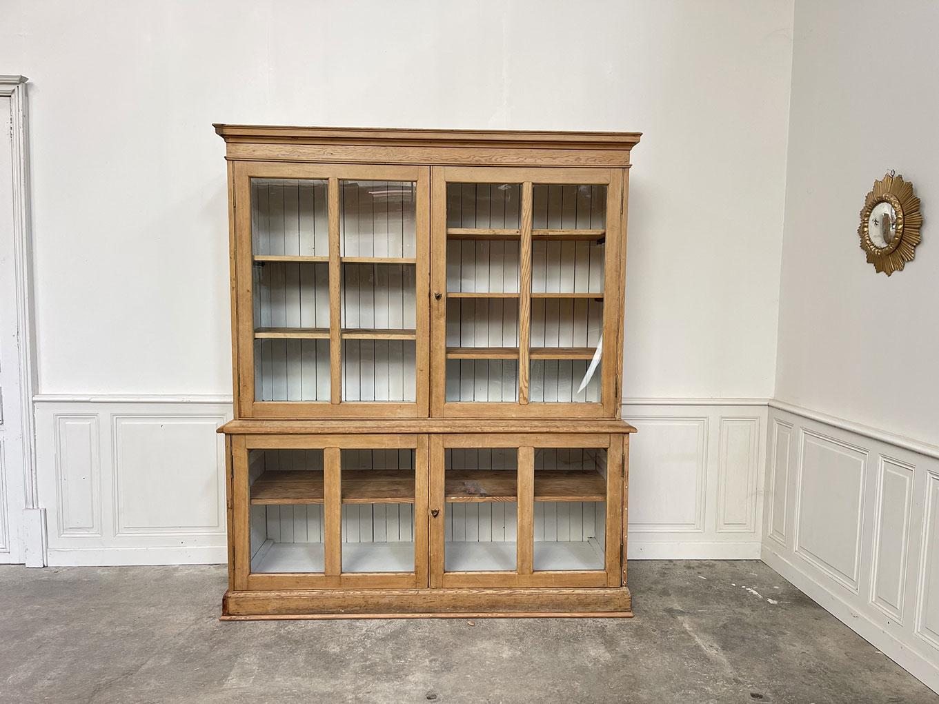 Apothekenbücherei in Sapin, 1930er Jahre (Französische Provence) im Angebot