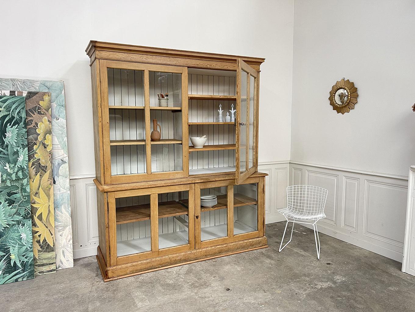 Apothekenbücherei in Sapin, 1930er Jahre (Tannenholz) im Angebot