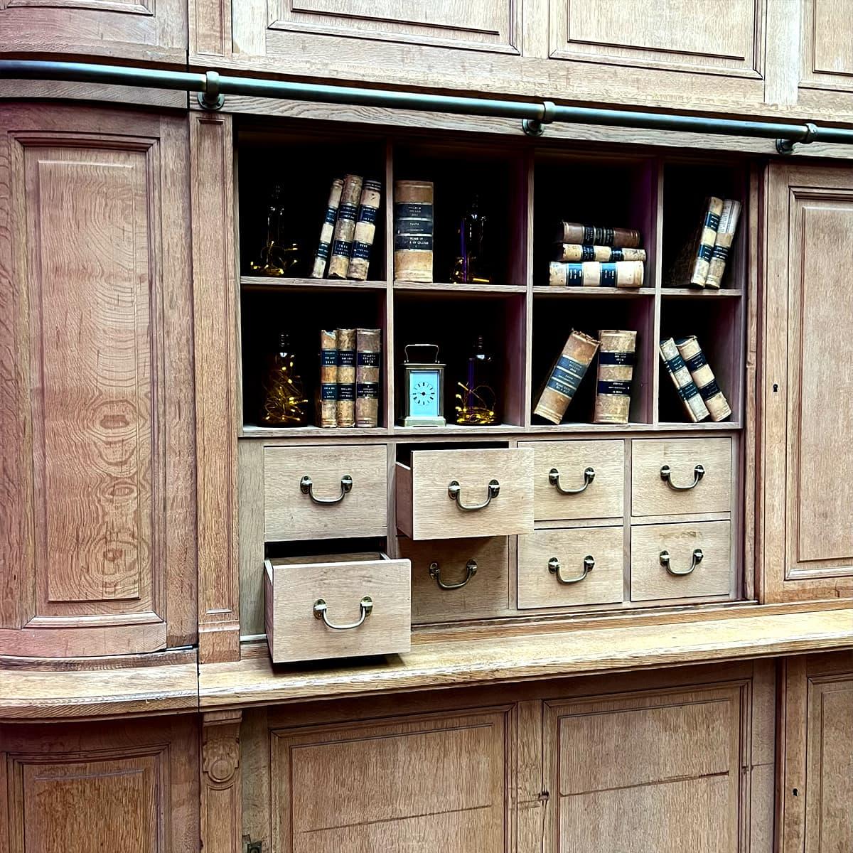 Stripped library of the Bank of France In condizioni buone in vendita a TOURCOING, FR