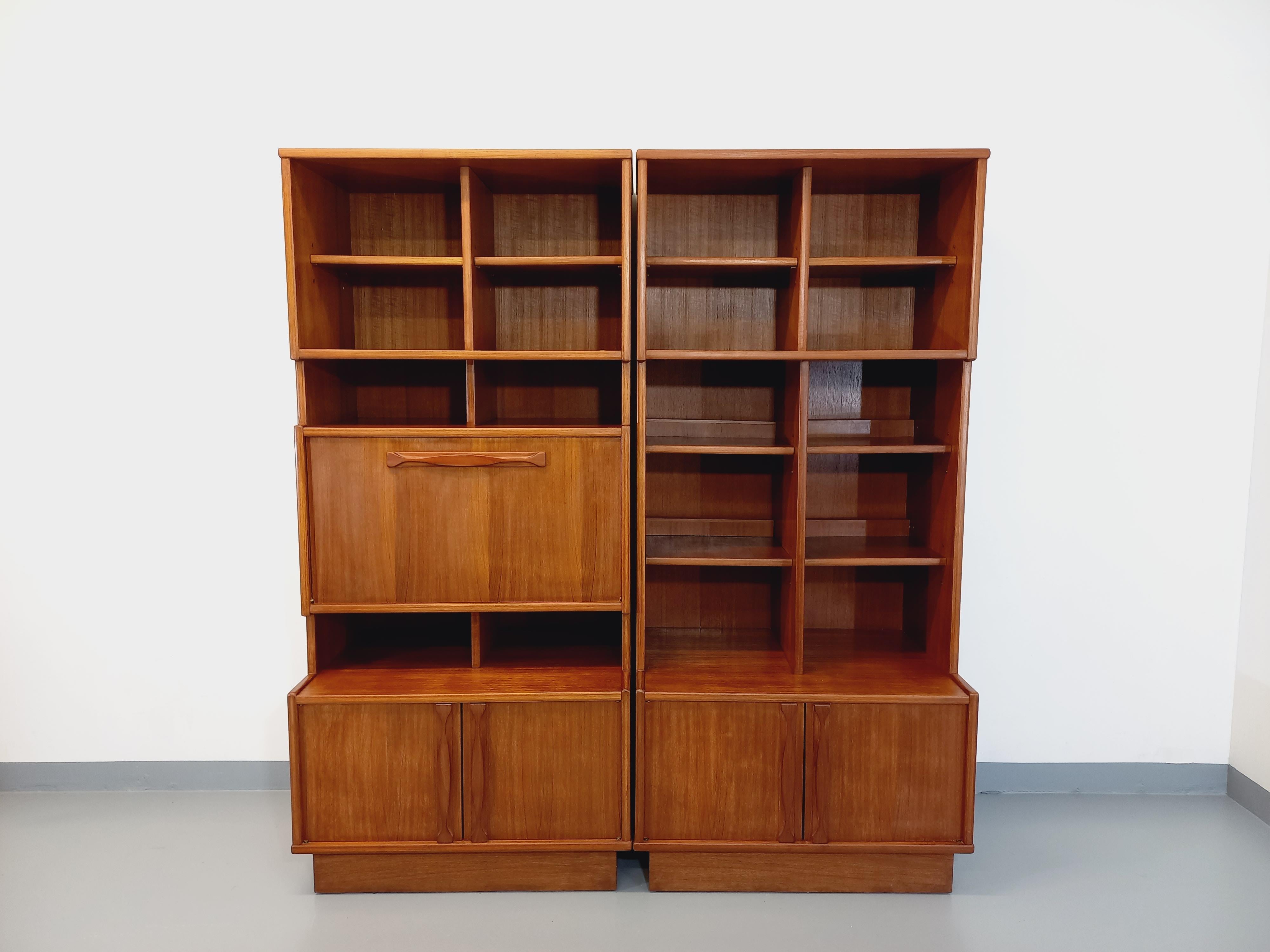 Biblioteca doppia scandinava vintage in legno degli anni 60 in vendita 3