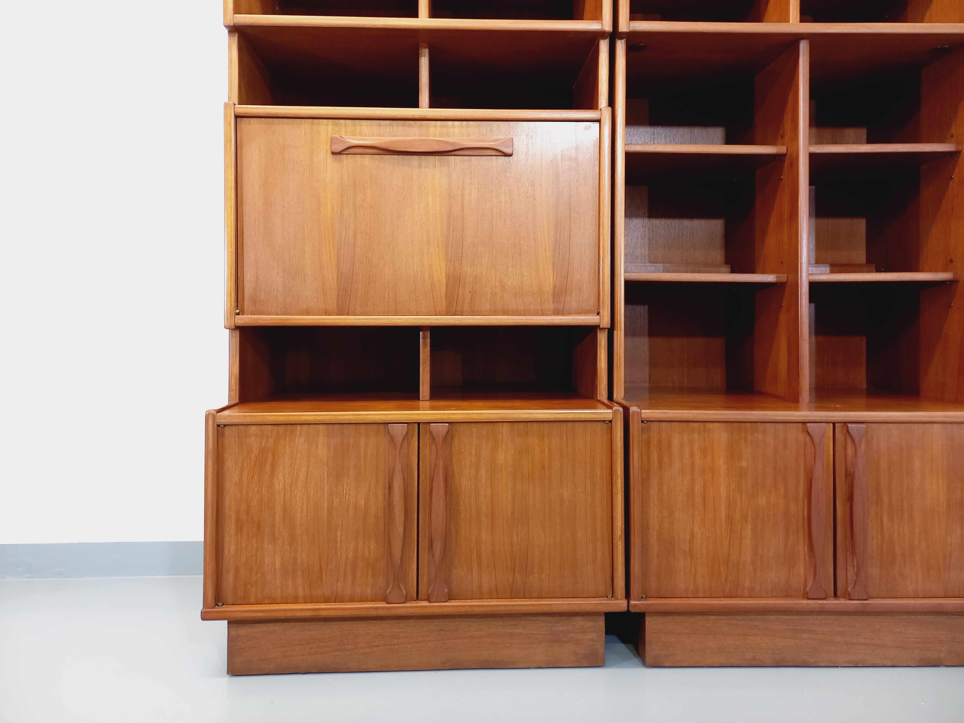 Biblioteca doppia scandinava vintage in legno degli anni 60 in vendita 4