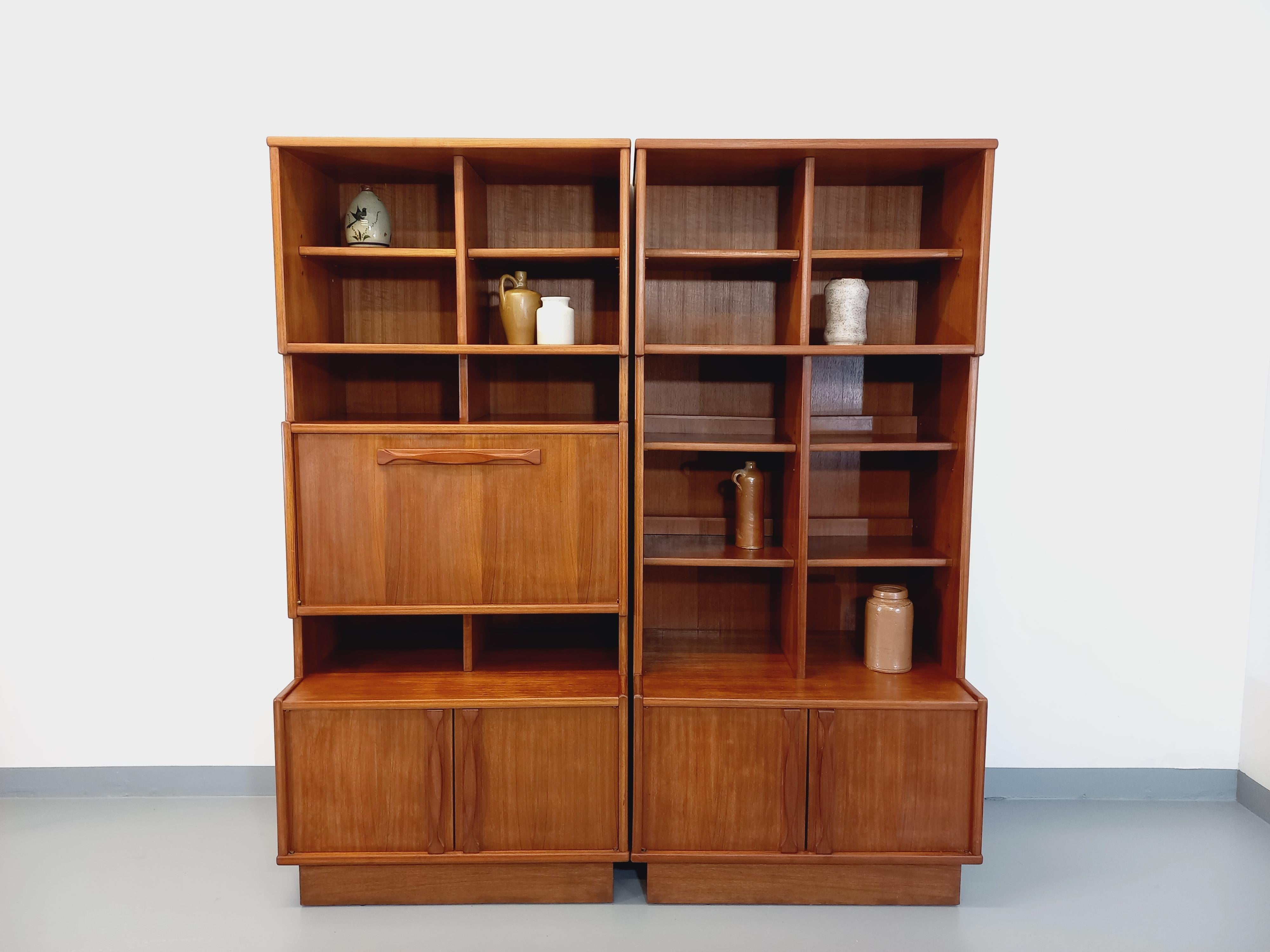 Biblioteca doppia scandinava vintage in legno degli anni 60 in vendita 6