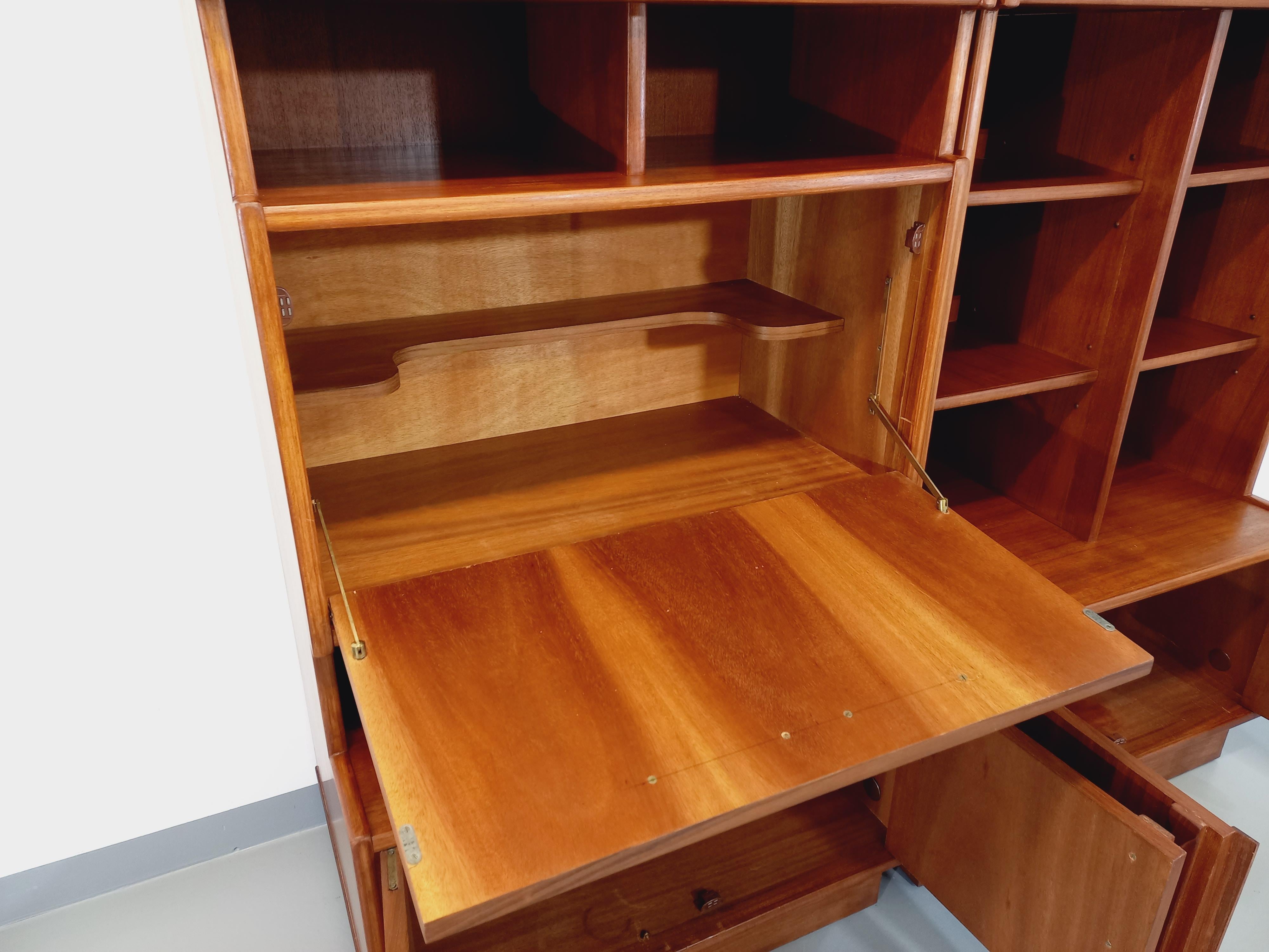 Biblioteca doppia scandinava vintage in legno degli anni 60 in vendita 7