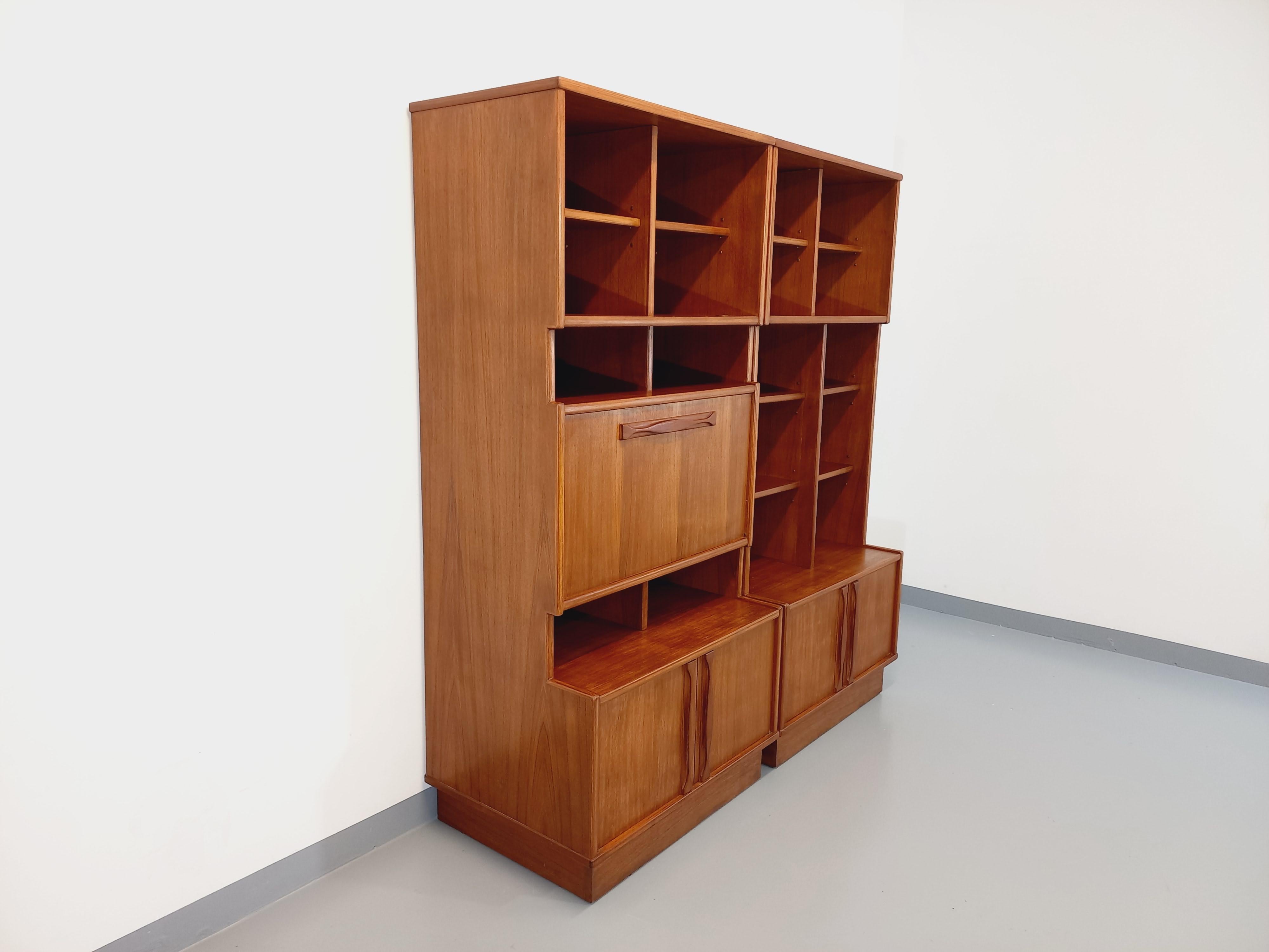 Biblioteca doppia scandinava vintage in legno degli anni 60 in vendita 11