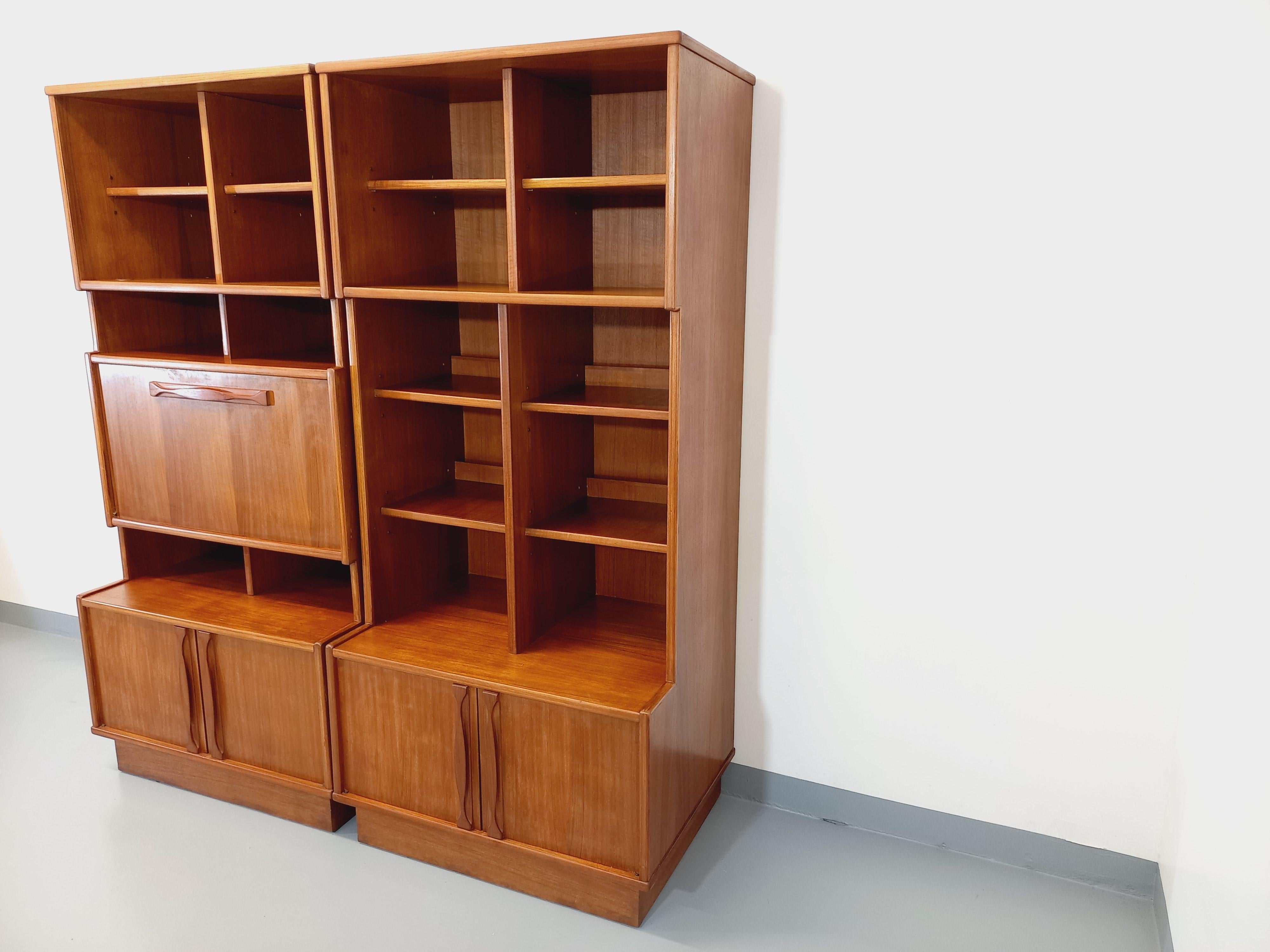 Biblioteca doppia scandinava vintage in legno degli anni 60 in vendita 2