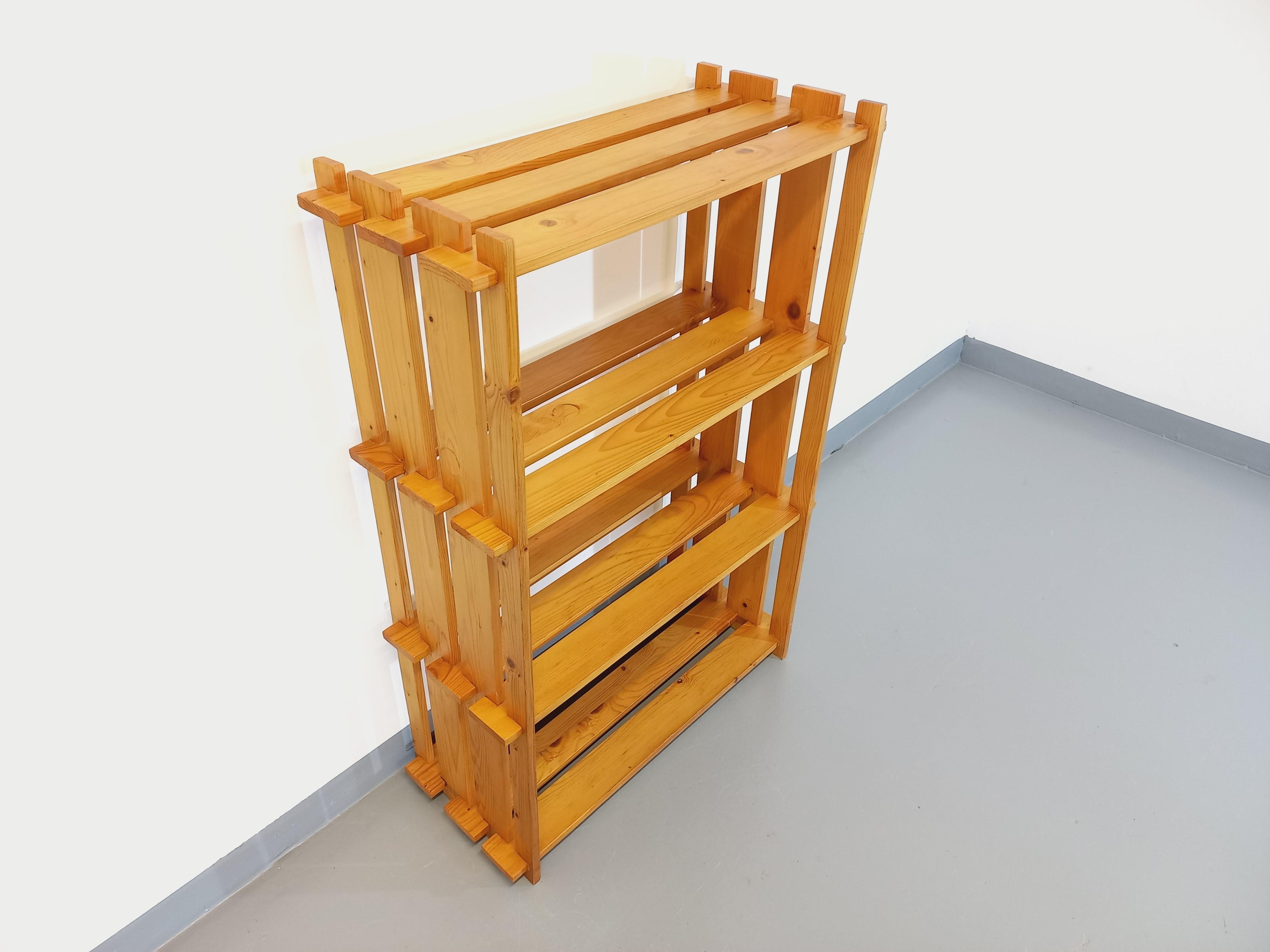 Fin du 20e siècle Bibliothèque étagère en pin vintage des années 80 dans le style Maison Regain en vente