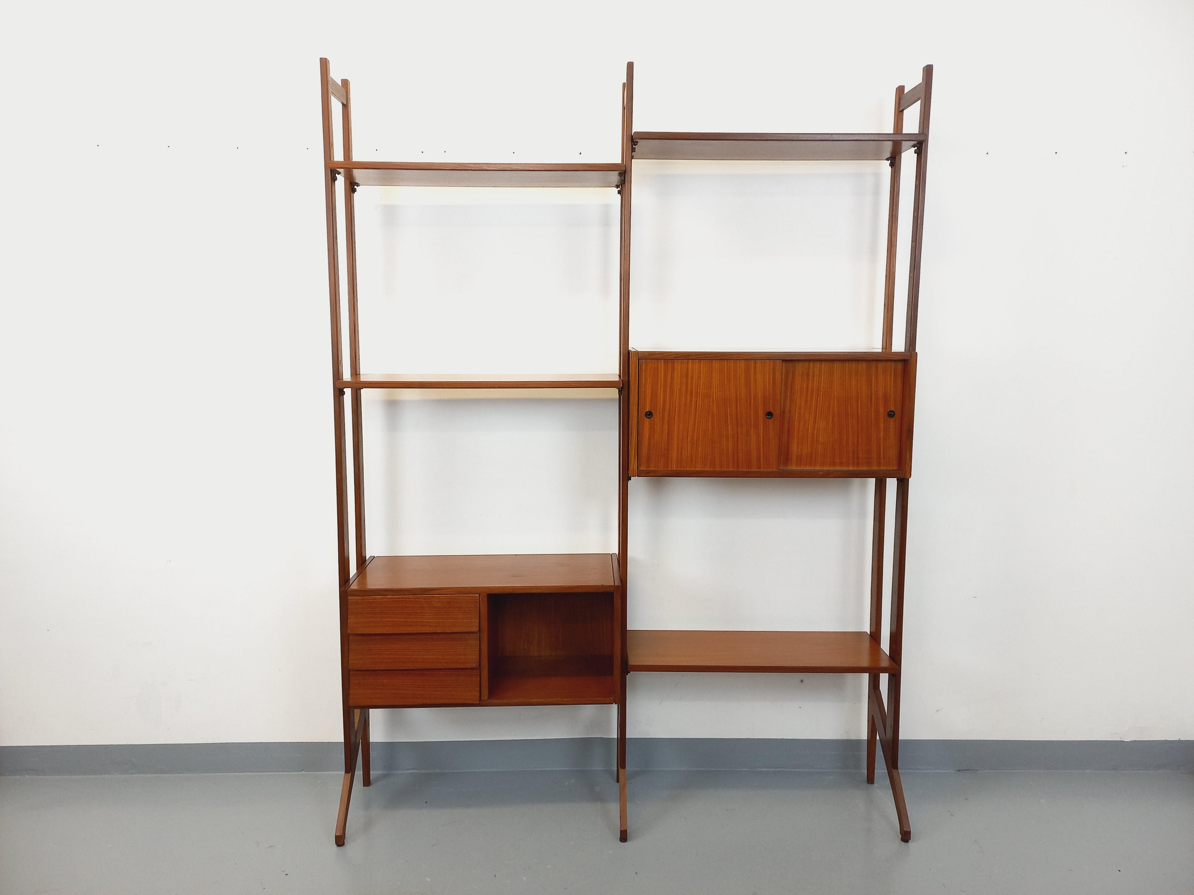 Biblioteca italiana doppiamente modulabile vintage in legno degli anni '60 in vendita 3