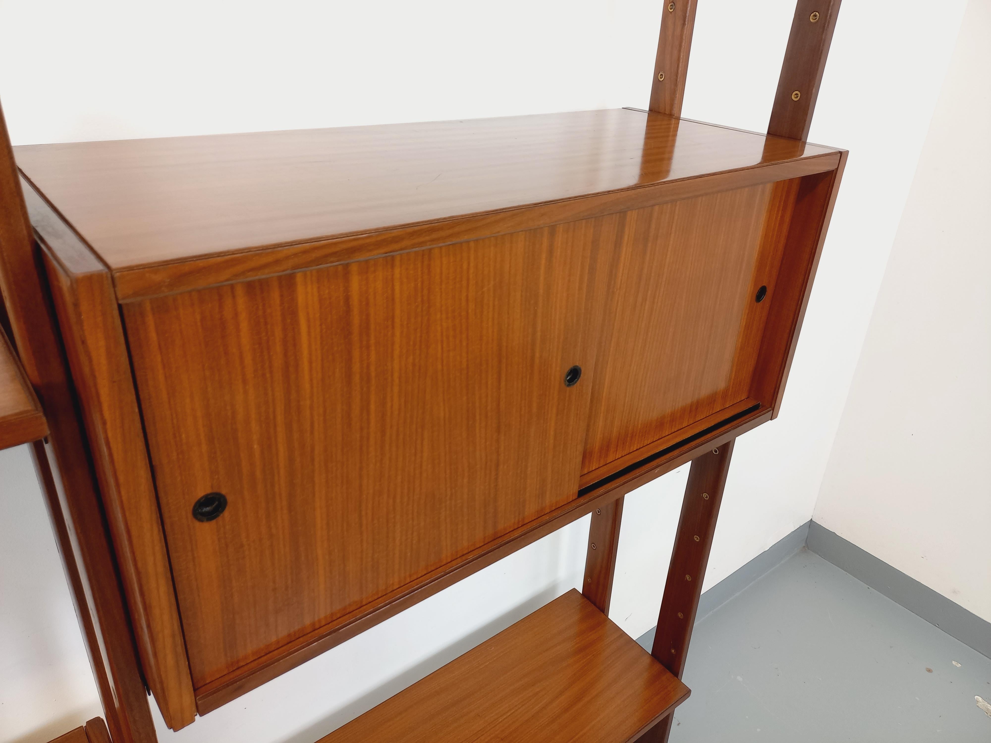Metà XX secolo Biblioteca italiana doppiamente modulabile vintage in legno degli anni '60 in vendita