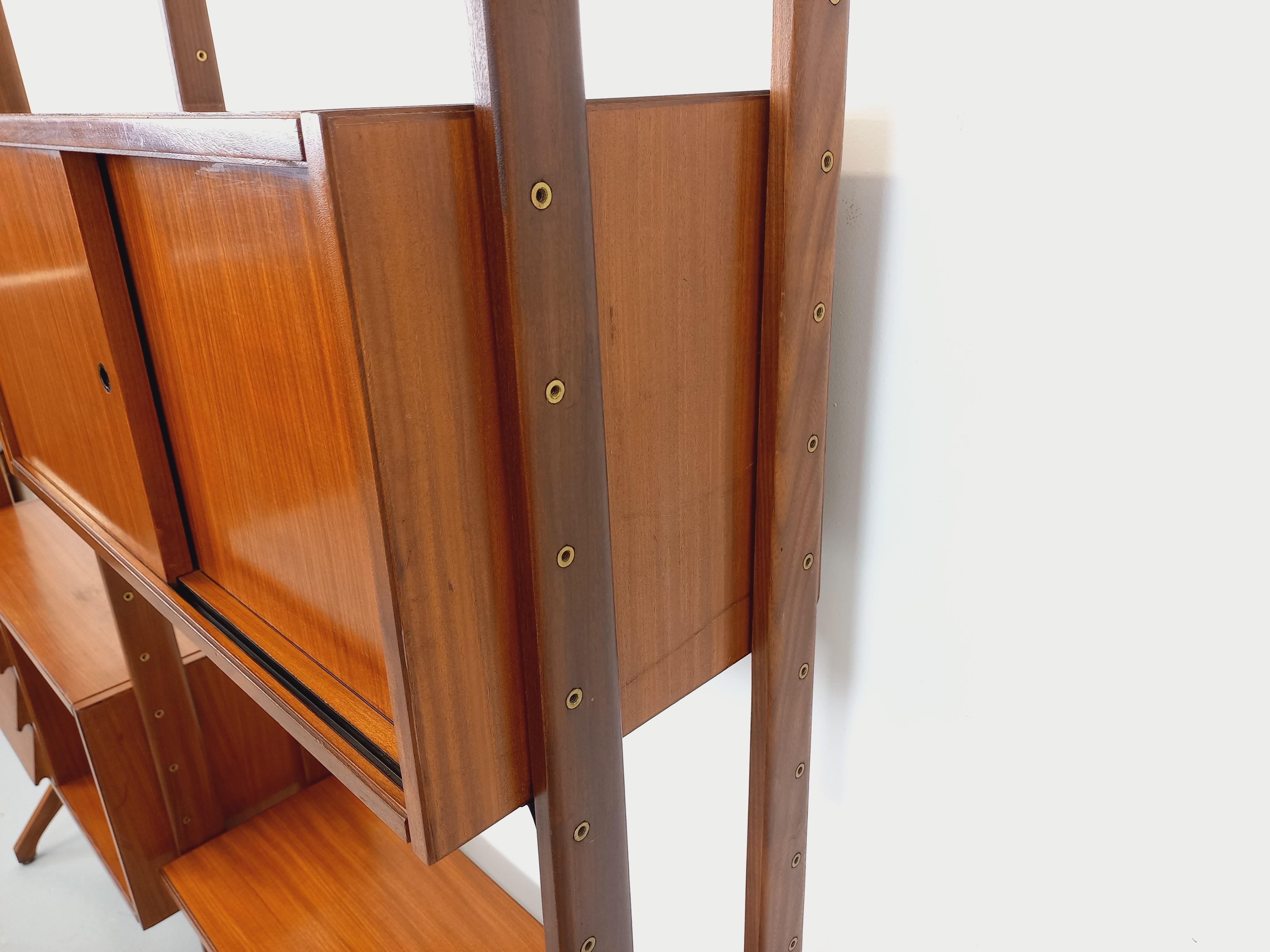 Biblioteca italiana doppiamente modulabile vintage in legno degli anni '60 in vendita 1