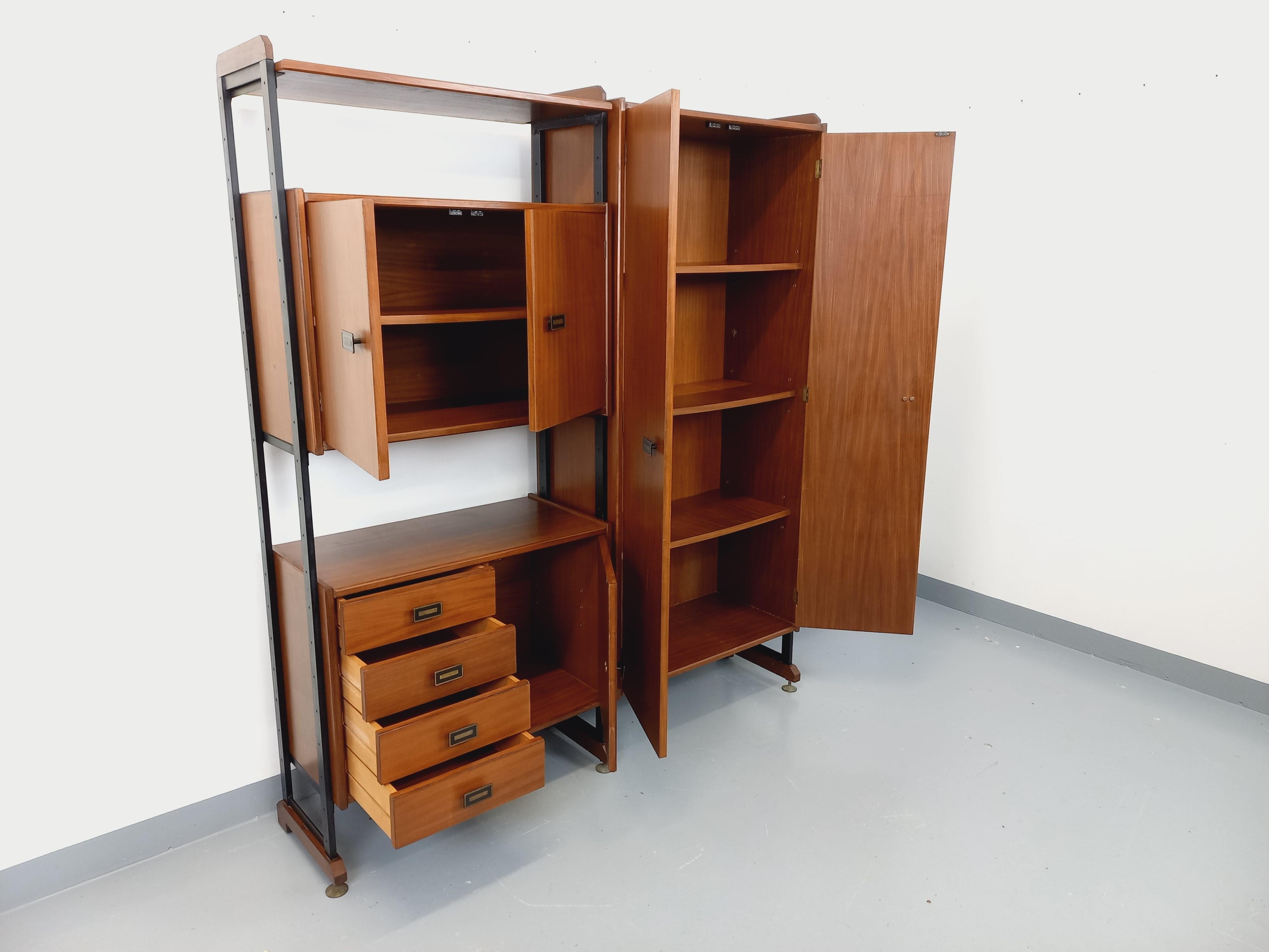 Bibliothèque étagère italienne double modulable vintage en teck et métal en vente 3