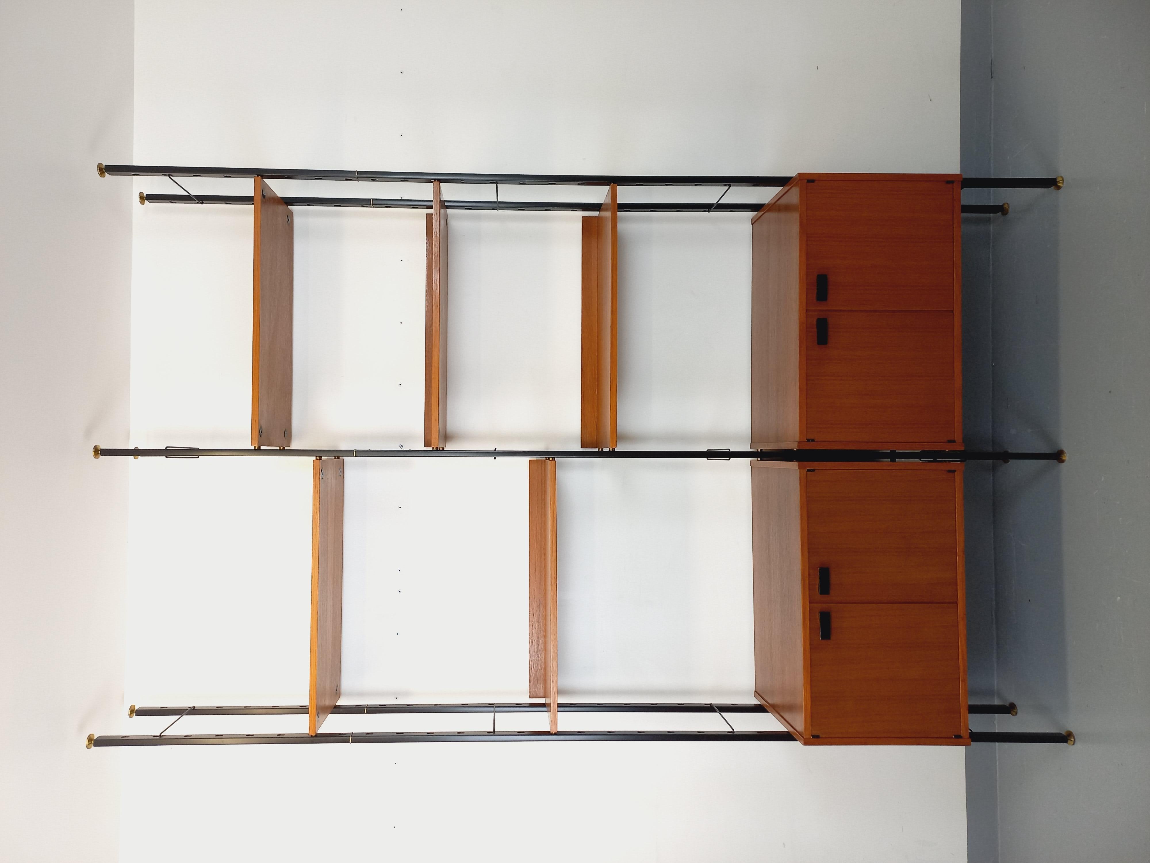 Biblioteca d'epoca italiana doppia modulabile in teck e métal in vendita 3