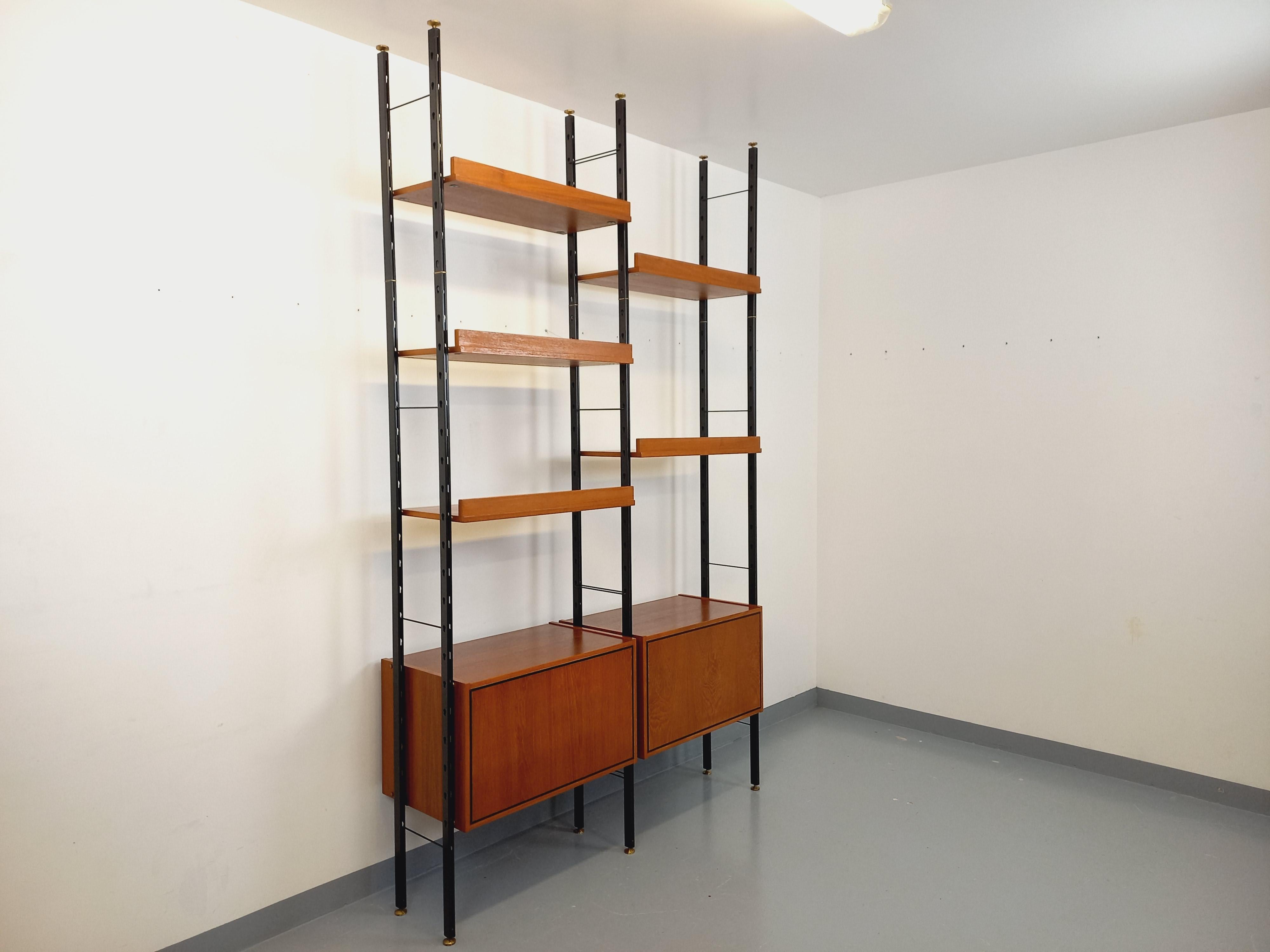 Scandinavo moderno Biblioteca d'epoca italiana doppia modulabile in teck e métal in vendita