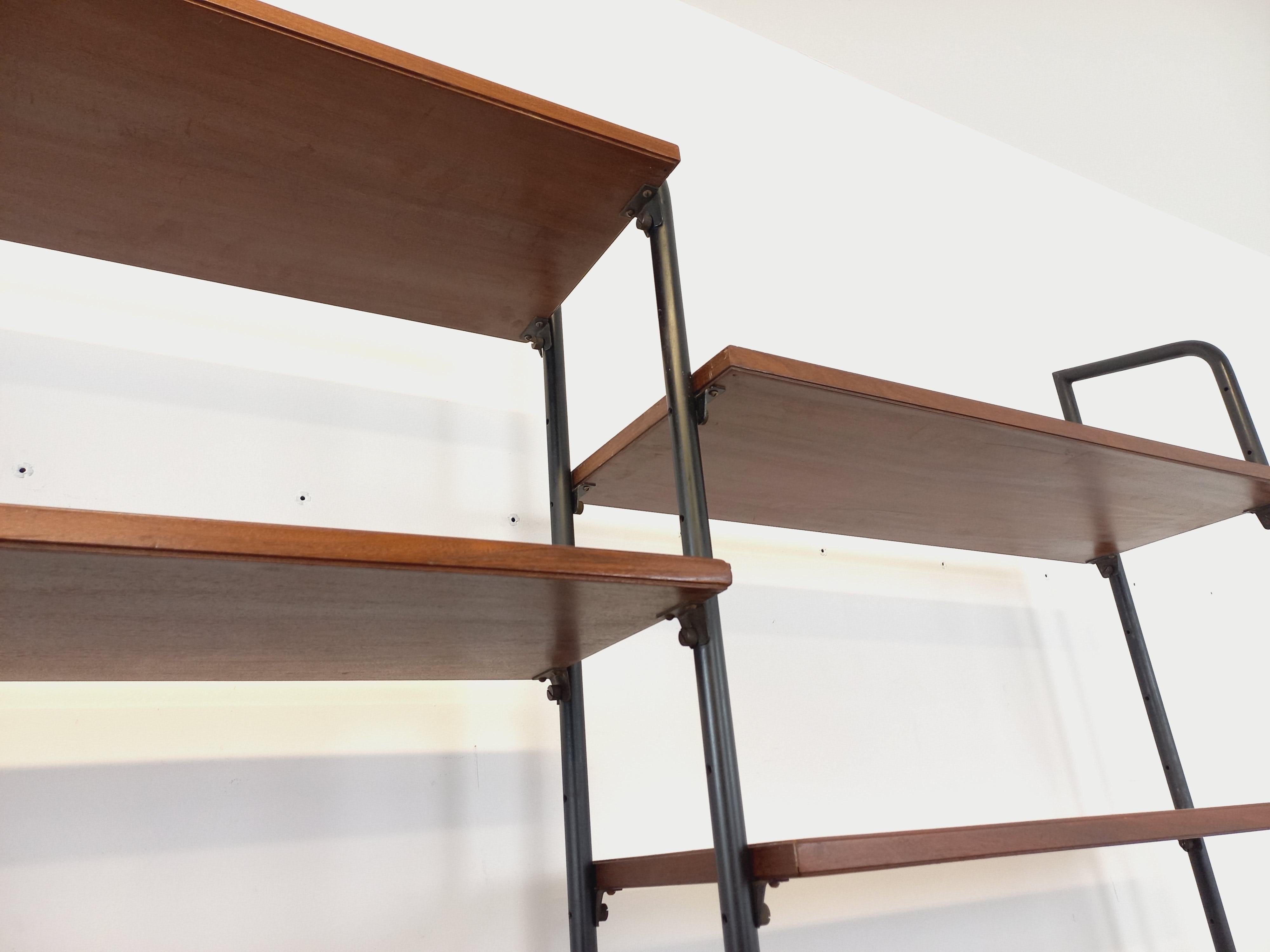 Milieu du XXe siècle Bibliothèque étagère italienne double modulable vintage en teck et métal