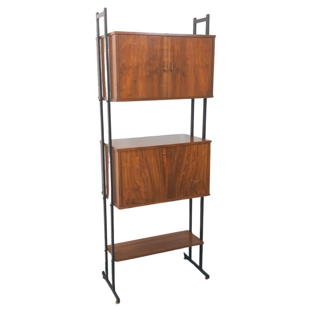Bibliothèque étagère italienne modulable vintage en bois de noyer et métal