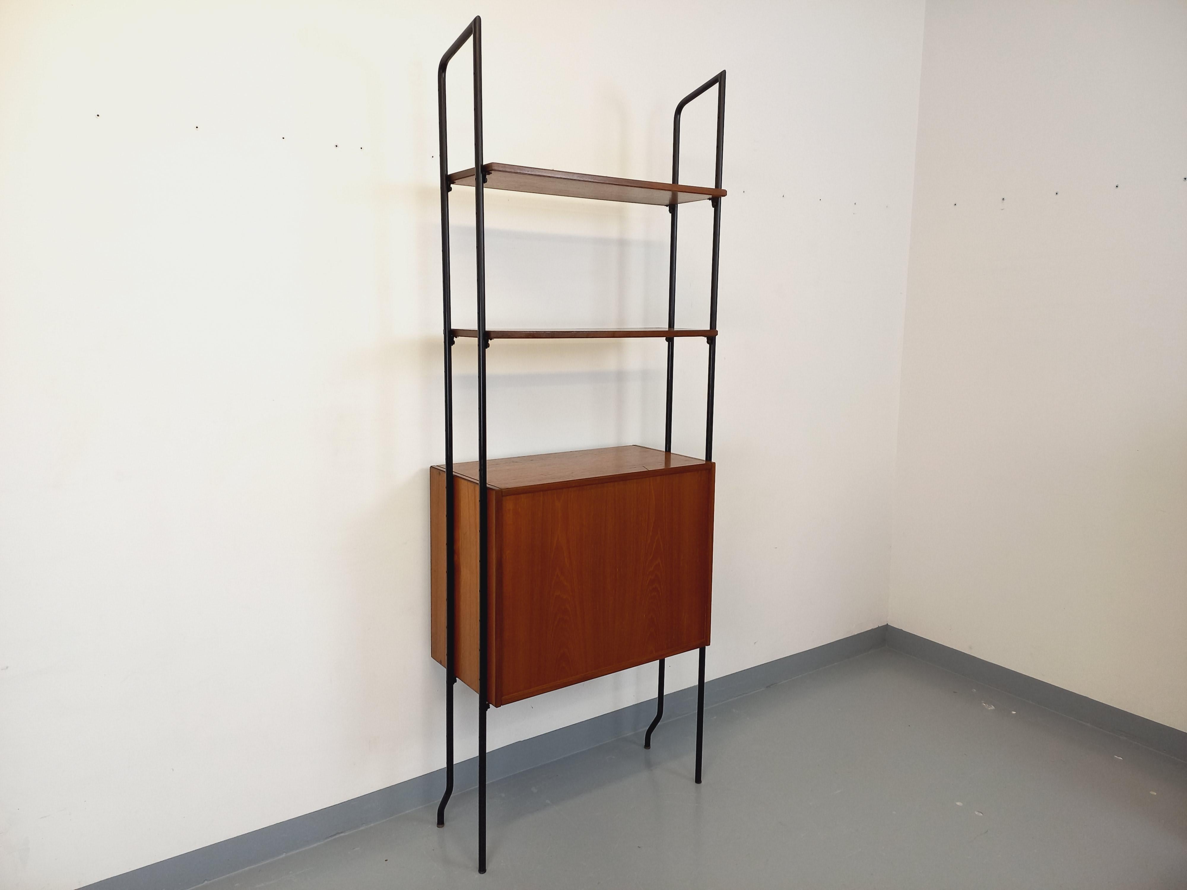 Bibliothèque étagère italienne modulable vintage en teck et métal des années 60 en vente 3