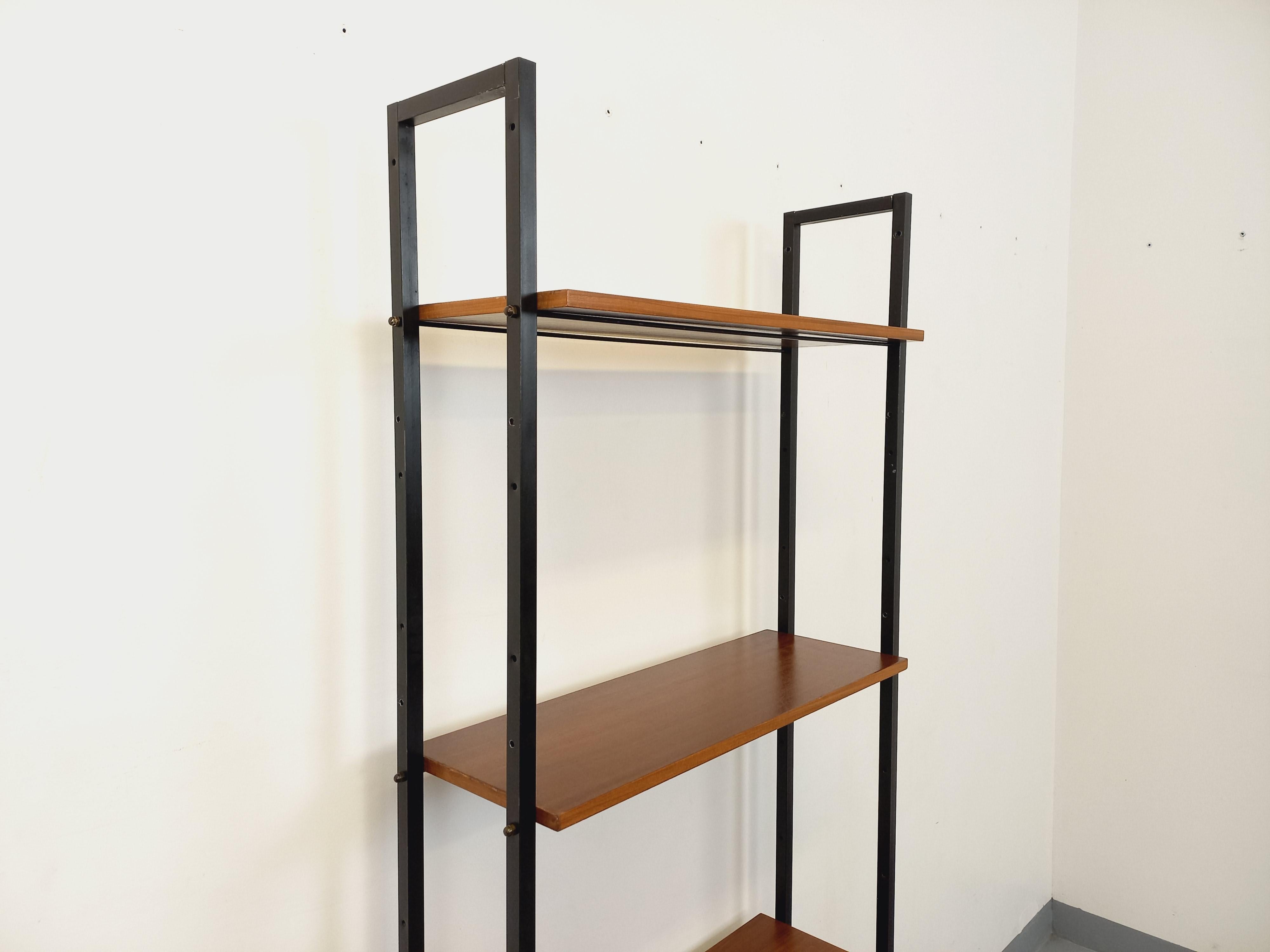 Bibliothèque étagère italienne modulable vintage en teck et métal des années 60 in vendita 3