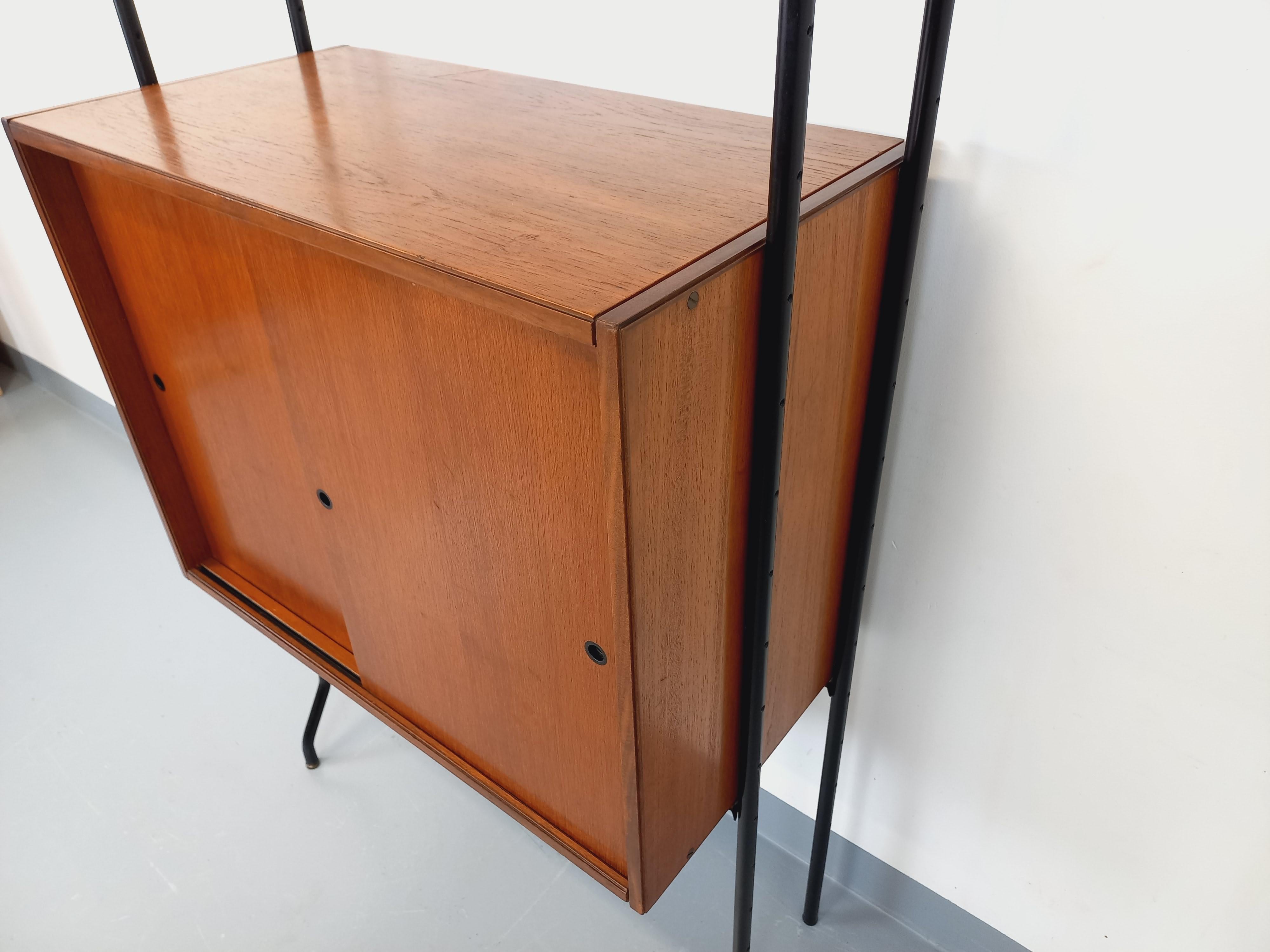 Bibliothèque étagère italienne modulable vintage en teck et métal des années 60 en vente 4