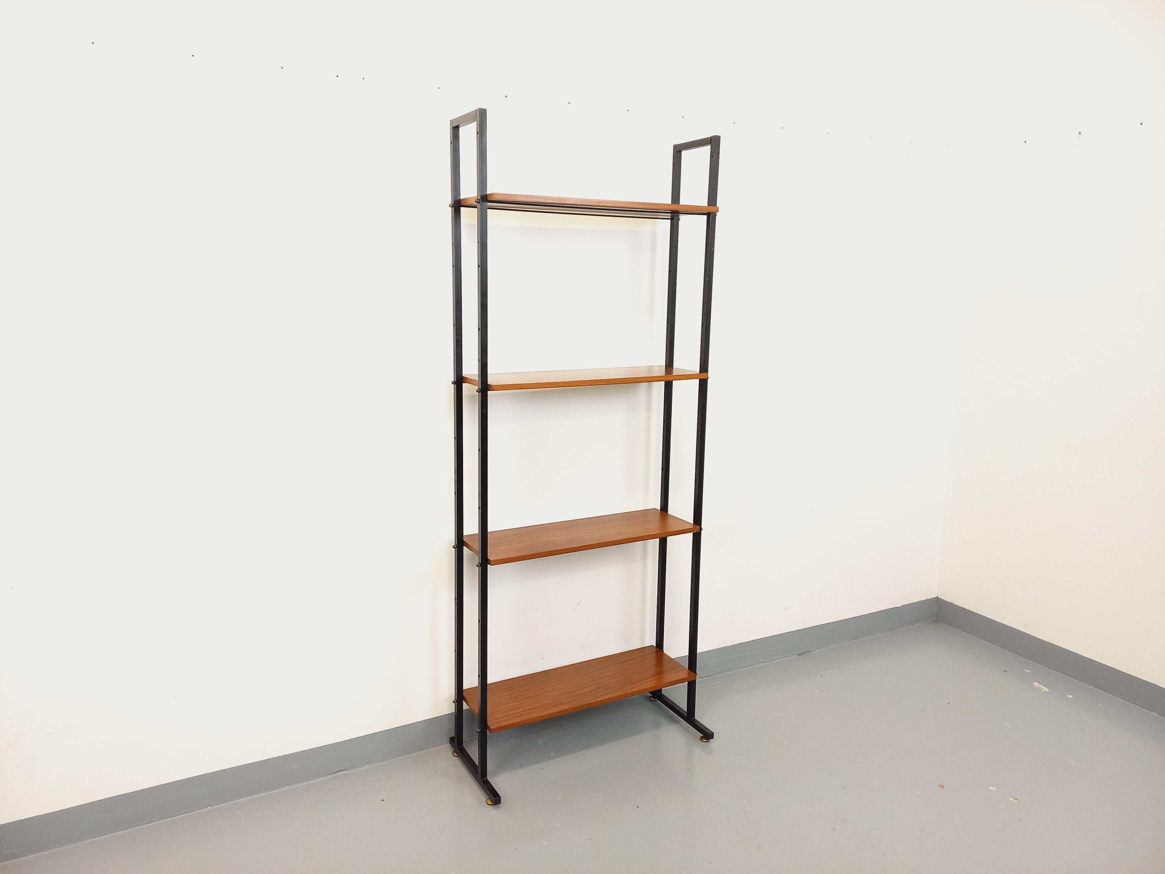 Bibliothèque étagère italienne modulable vintage en teck et métal des années 60 in vendita 5