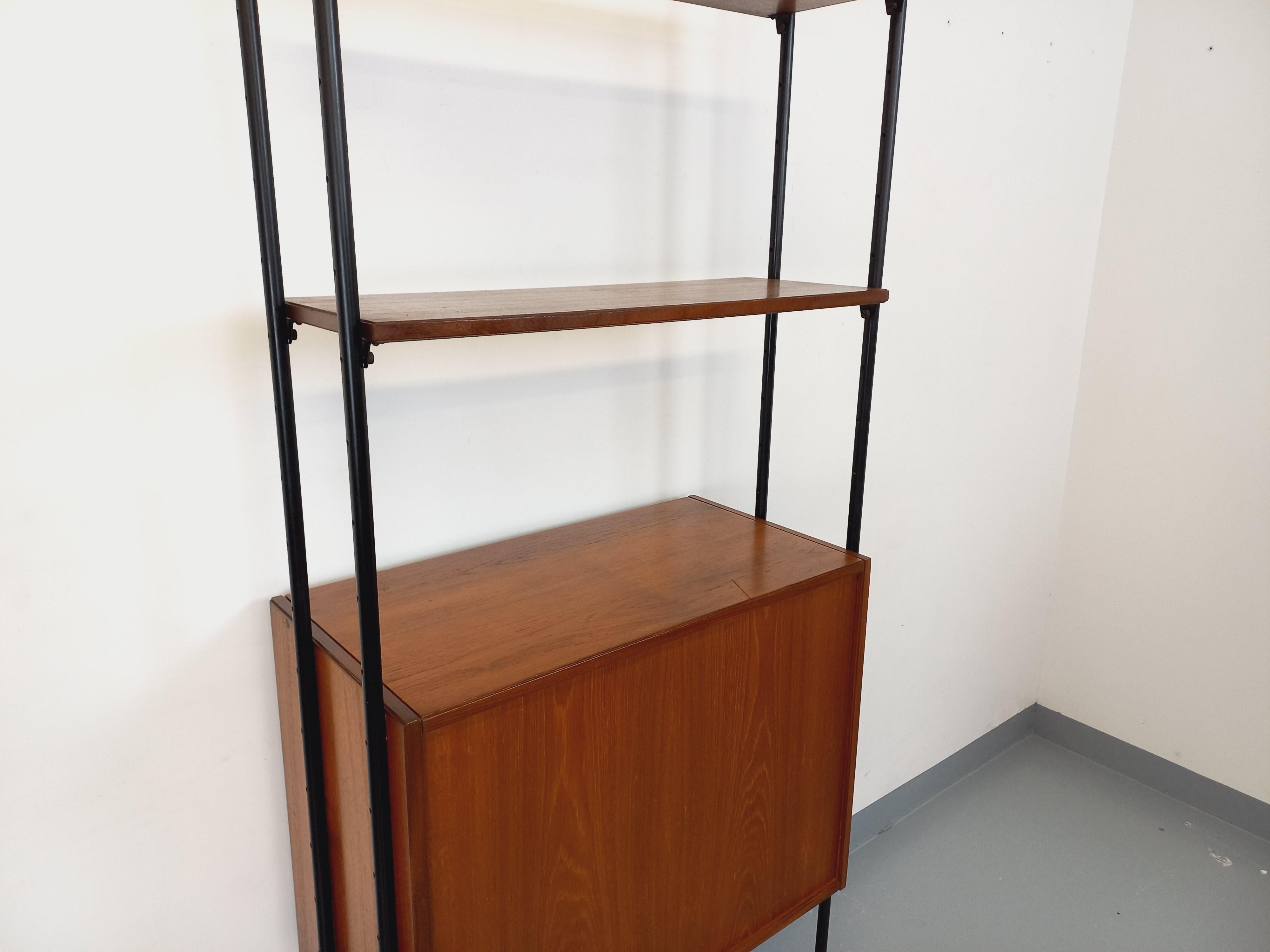 Bibliothèque étagère italienne modulable vintage en teck et métal des années 60 en vente 6