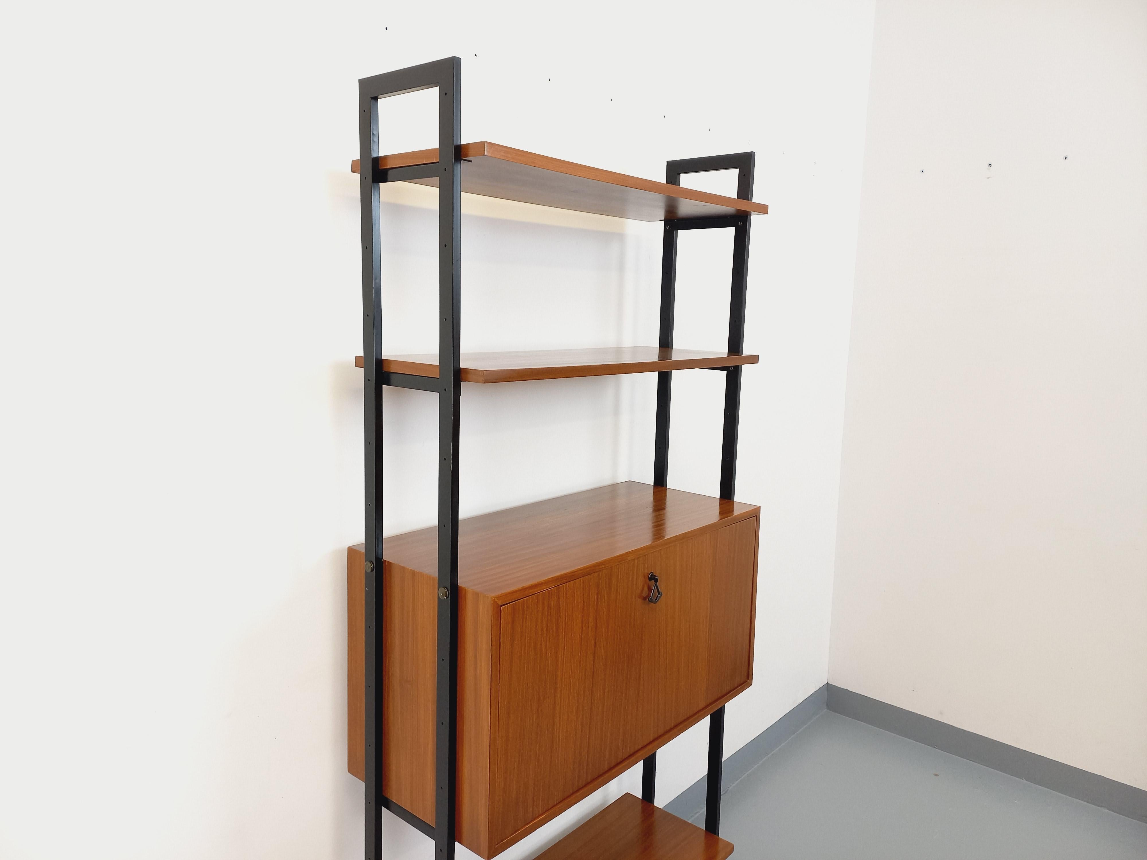 Mid-Century Modern Bibliothèque étagère italienne modulable vintage en teck et métal des années 60