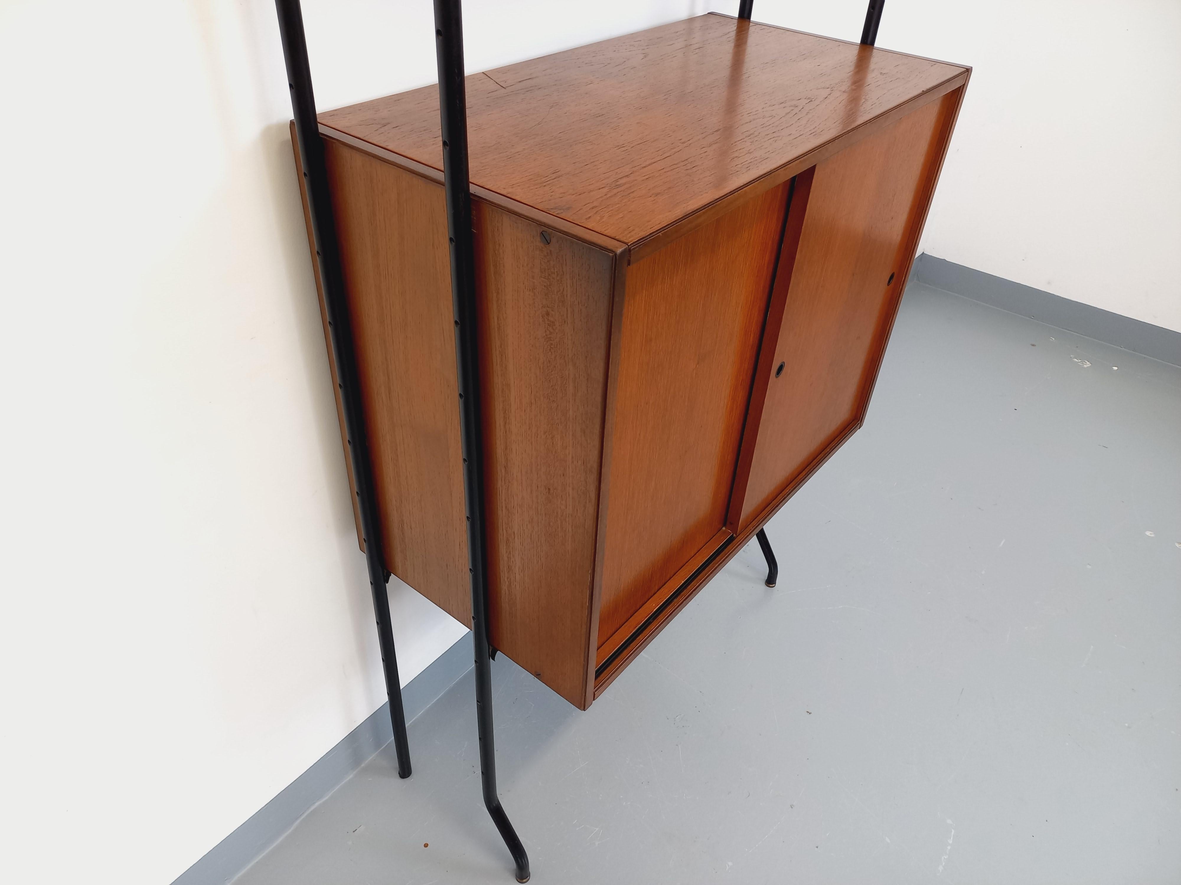 Scandinave Bibliothèque étagère italienne modulable vintage en teck et métal des années 60 en vente