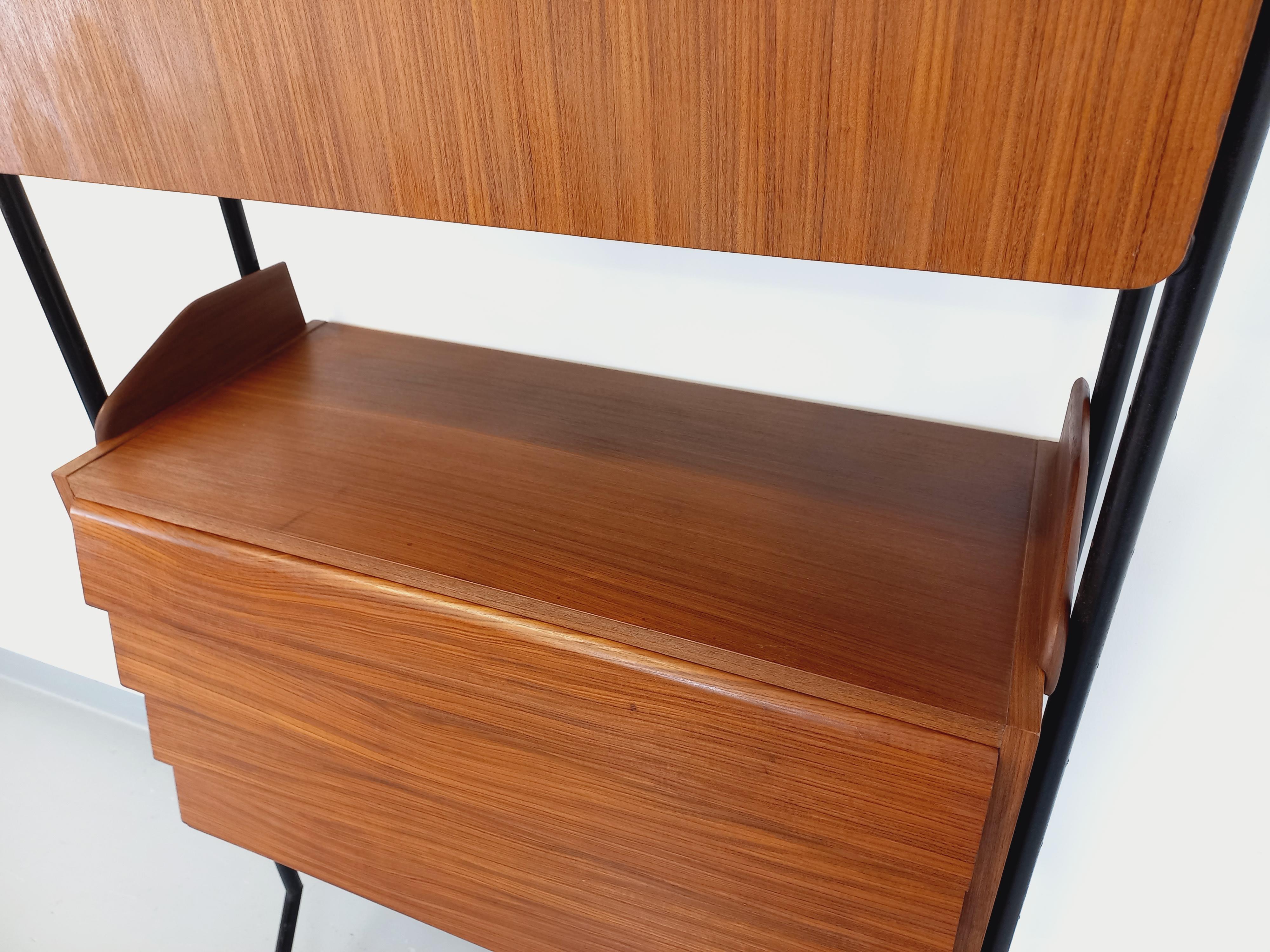 Milieu du XXe siècle Bibliothèque étagère italienne modulable vintage en teck et métal des années 60