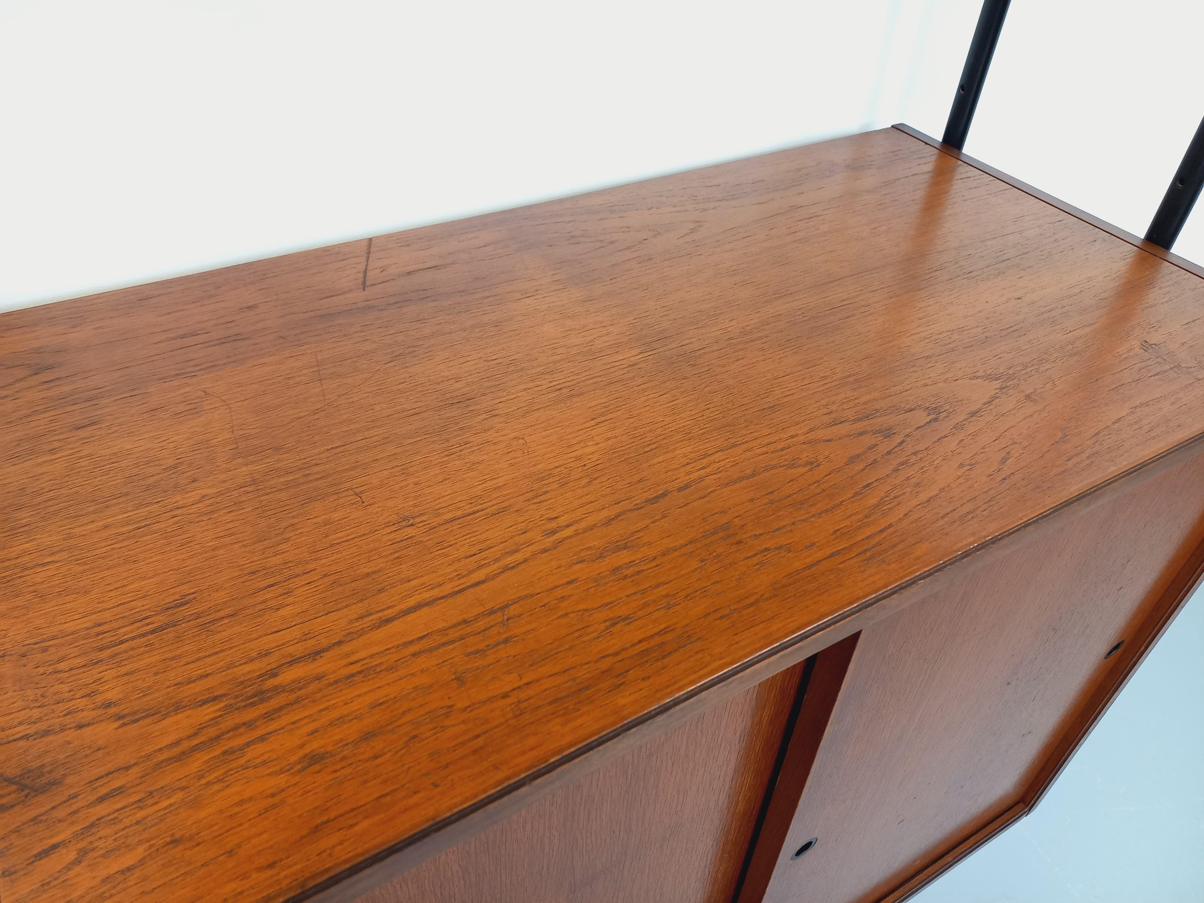 Teck Bibliothèque étagère italienne modulable vintage en teck et métal des années 60 en vente