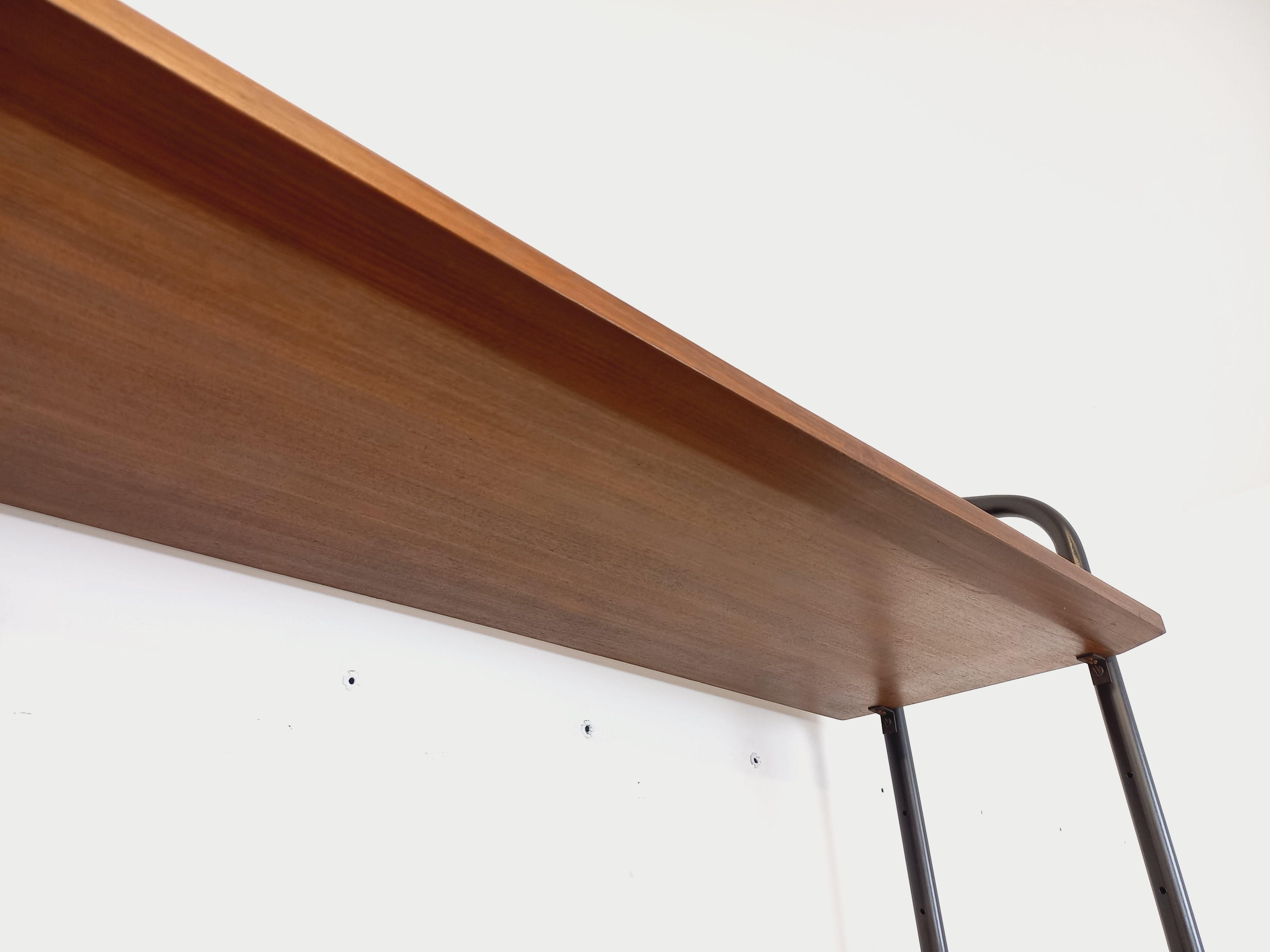 Bibliothèque étagère italienne modulable vintage en teck, métal et mélaminé Escandinavo moderno en venta