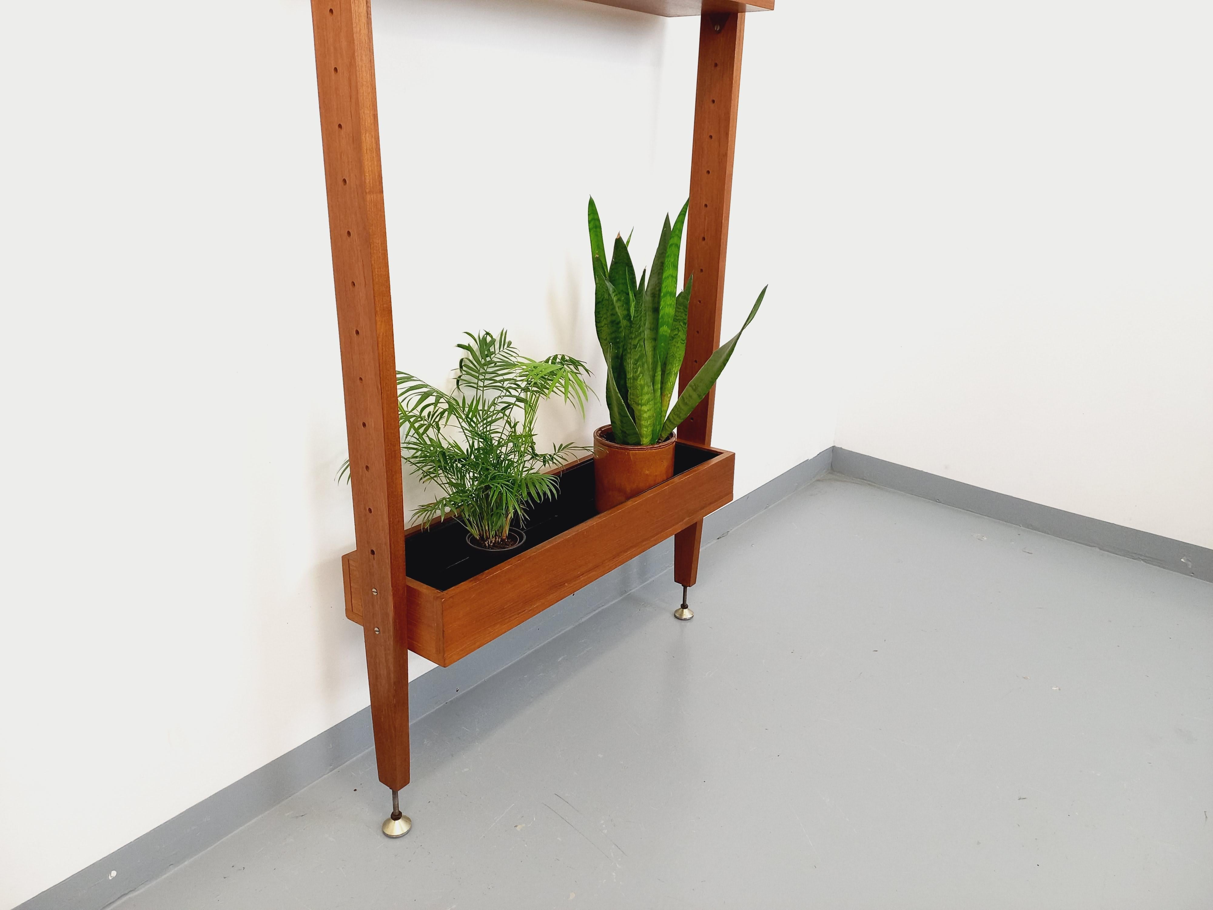 Bibliothèque étagère porte-plante modulable scandinave vintage en teck années 60 Bon état à BESANÇON, FR