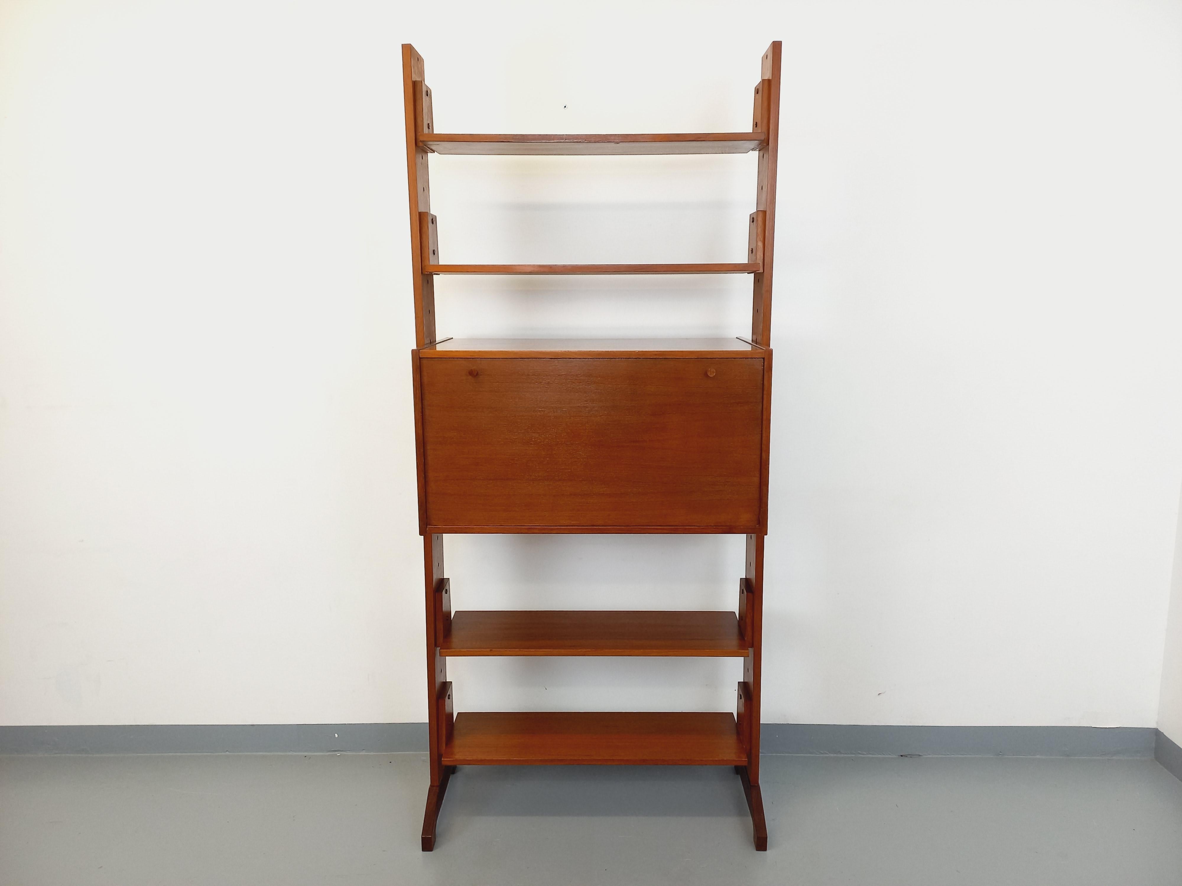 Libreria d'epoca in legno modulabile degli anni '60 in vendita 3