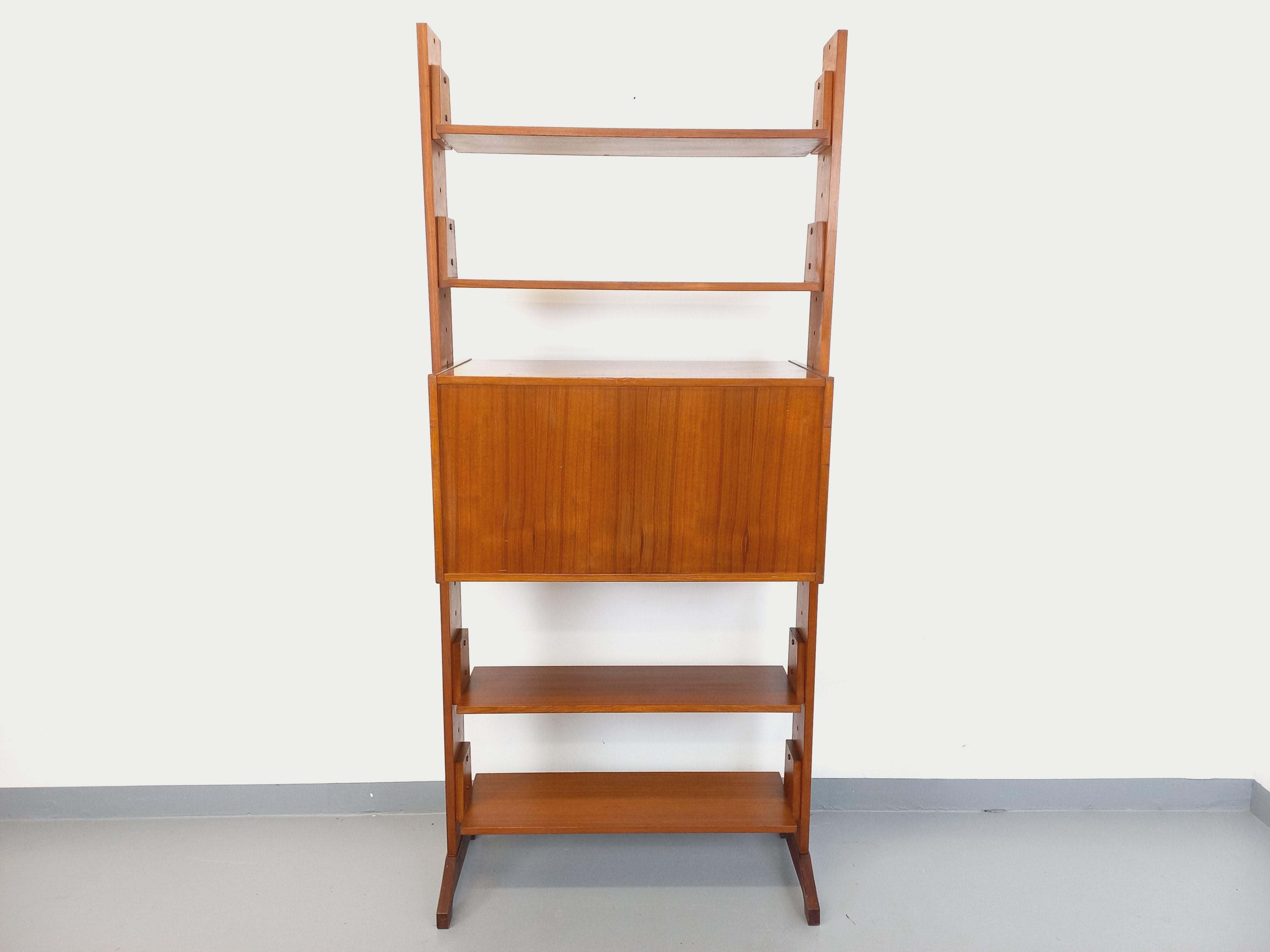 Libreria d'epoca in legno modulabile degli anni '60 in vendita 4