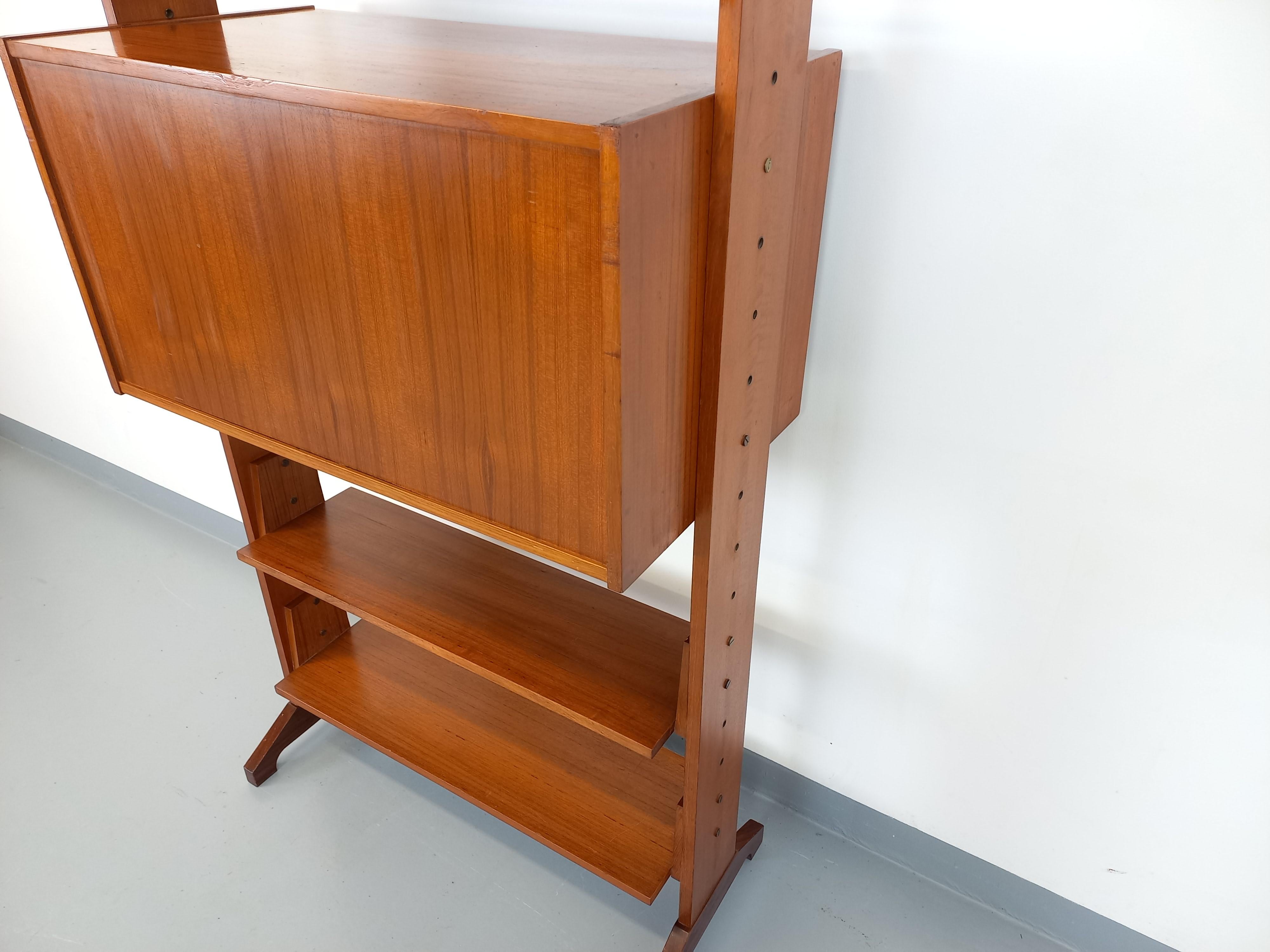 Libreria d'epoca in legno modulabile degli anni '60 in vendita 5