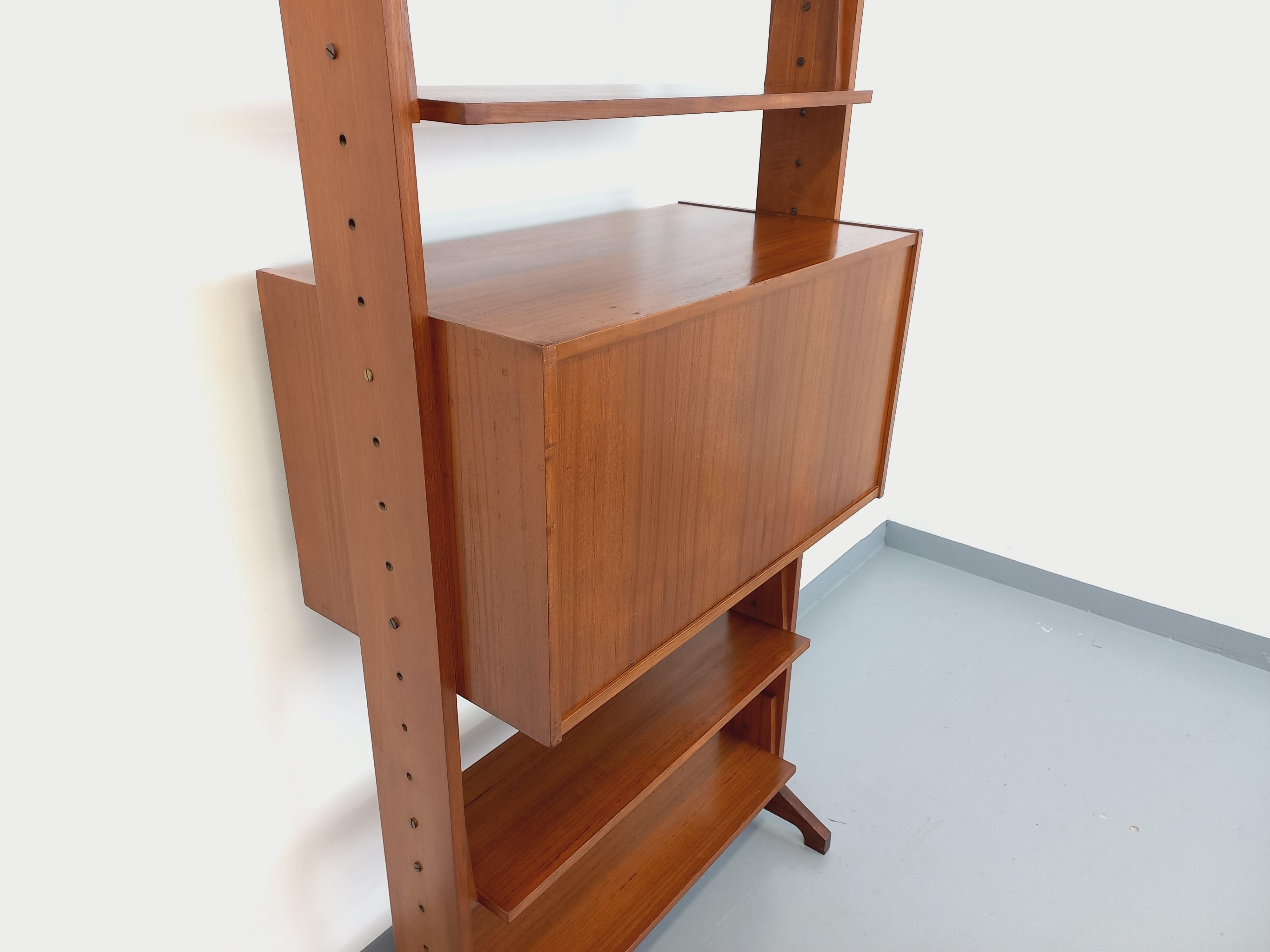 Libreria d'epoca in legno modulabile degli anni '60 in vendita 6