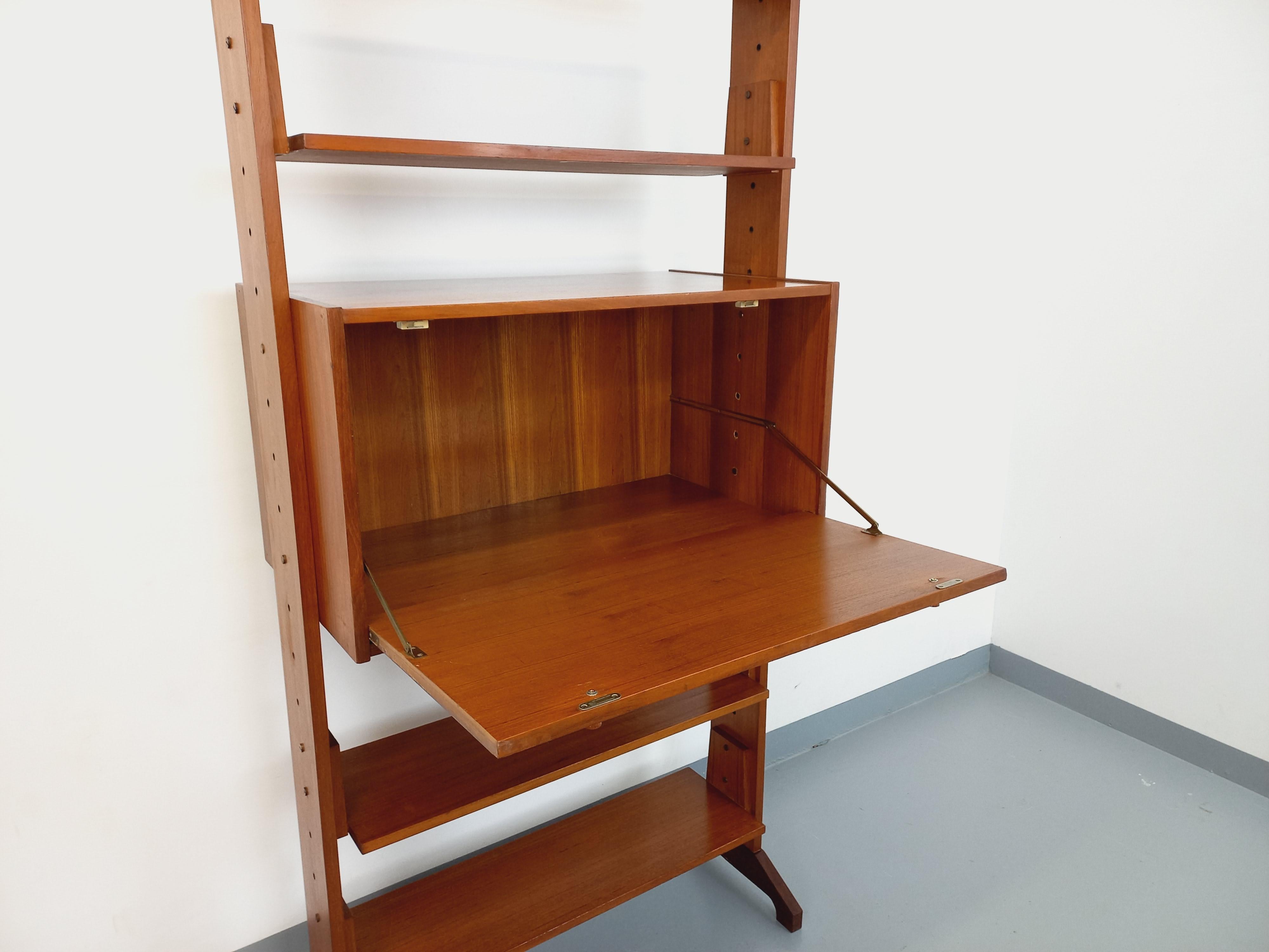 Libreria d'epoca in legno modulabile degli anni '60 in vendita 1