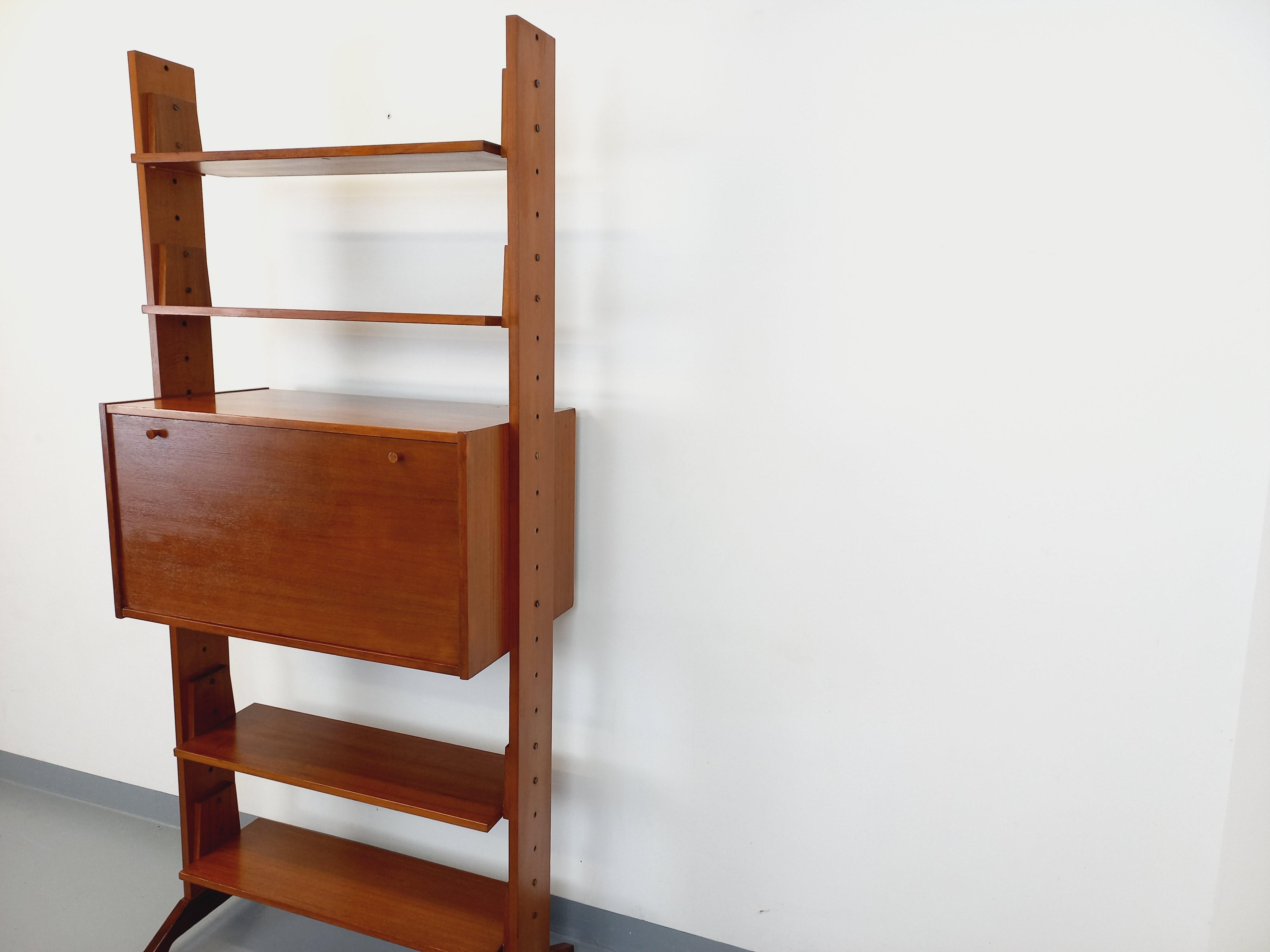 Libreria d'epoca in legno modulabile degli anni '60 in vendita 2