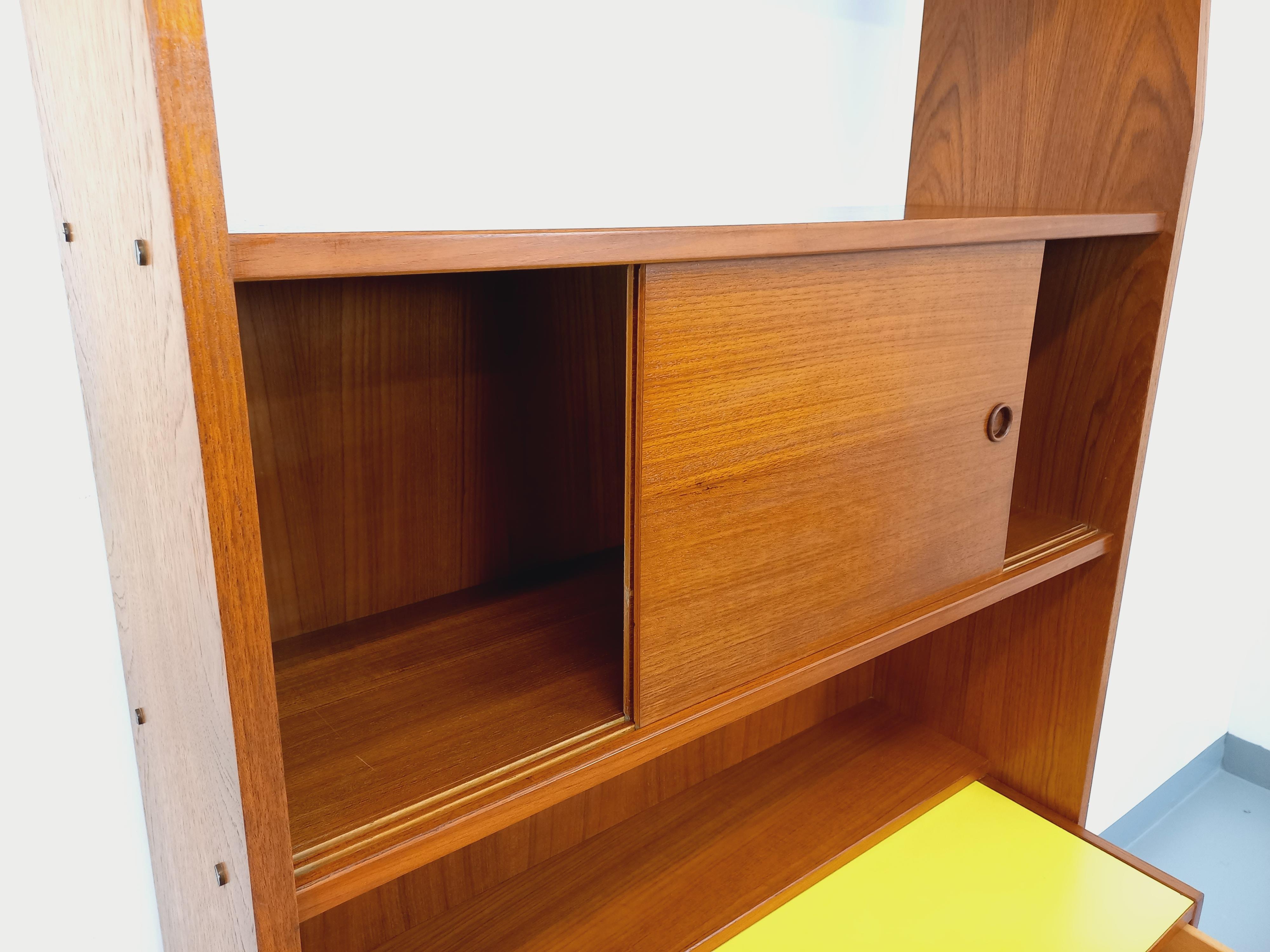 Mid-Century Modern Bibliothèque étagère secrétaire vintage en teck et mélaminé jaune des années 60