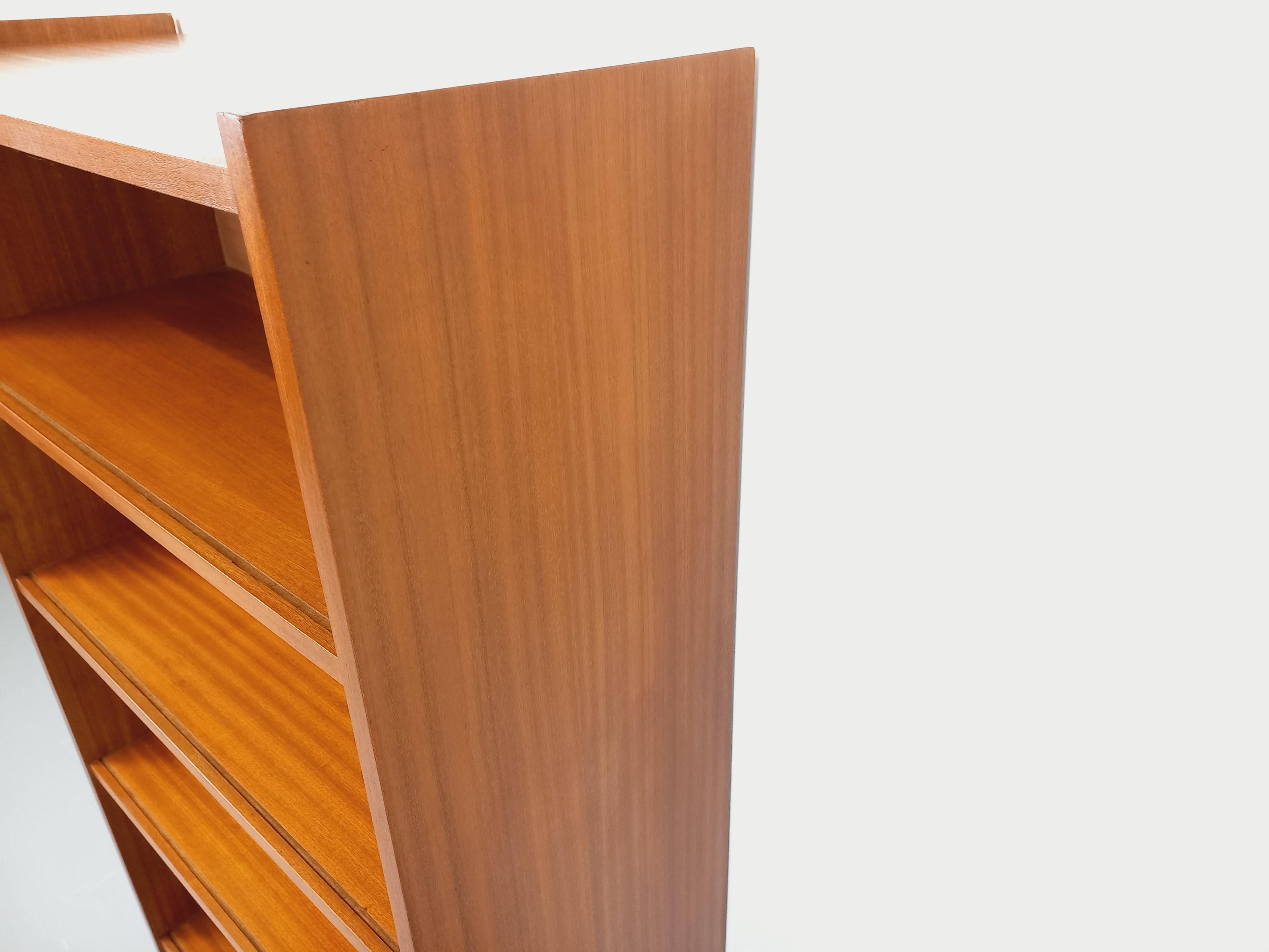 Metà XX secolo Biblioteca d'epoca in stile bois teck degli anni 60 in vendita