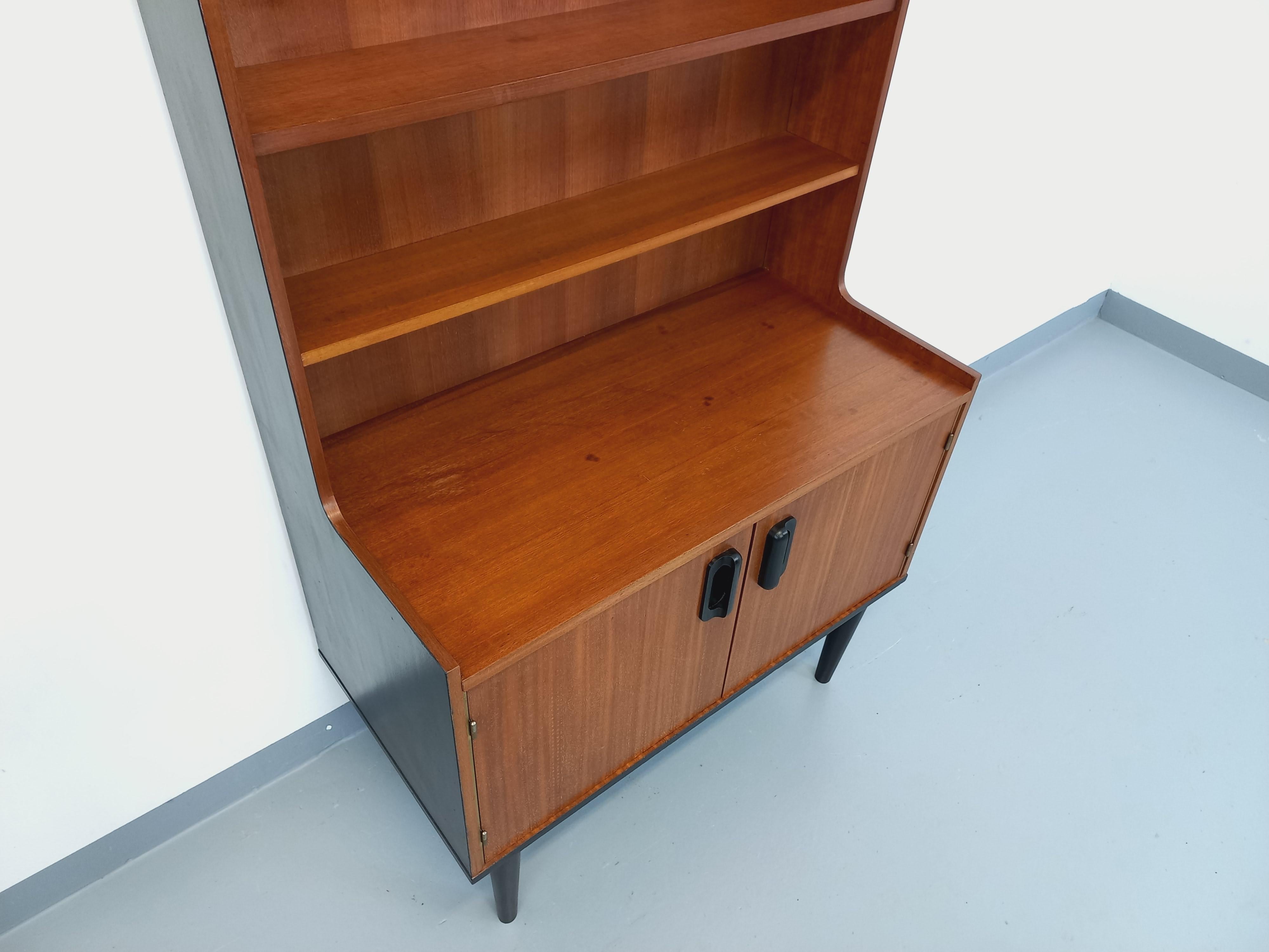 Bibliothèque étagère vintage style scandinave en teck des années 60 Teca en venta