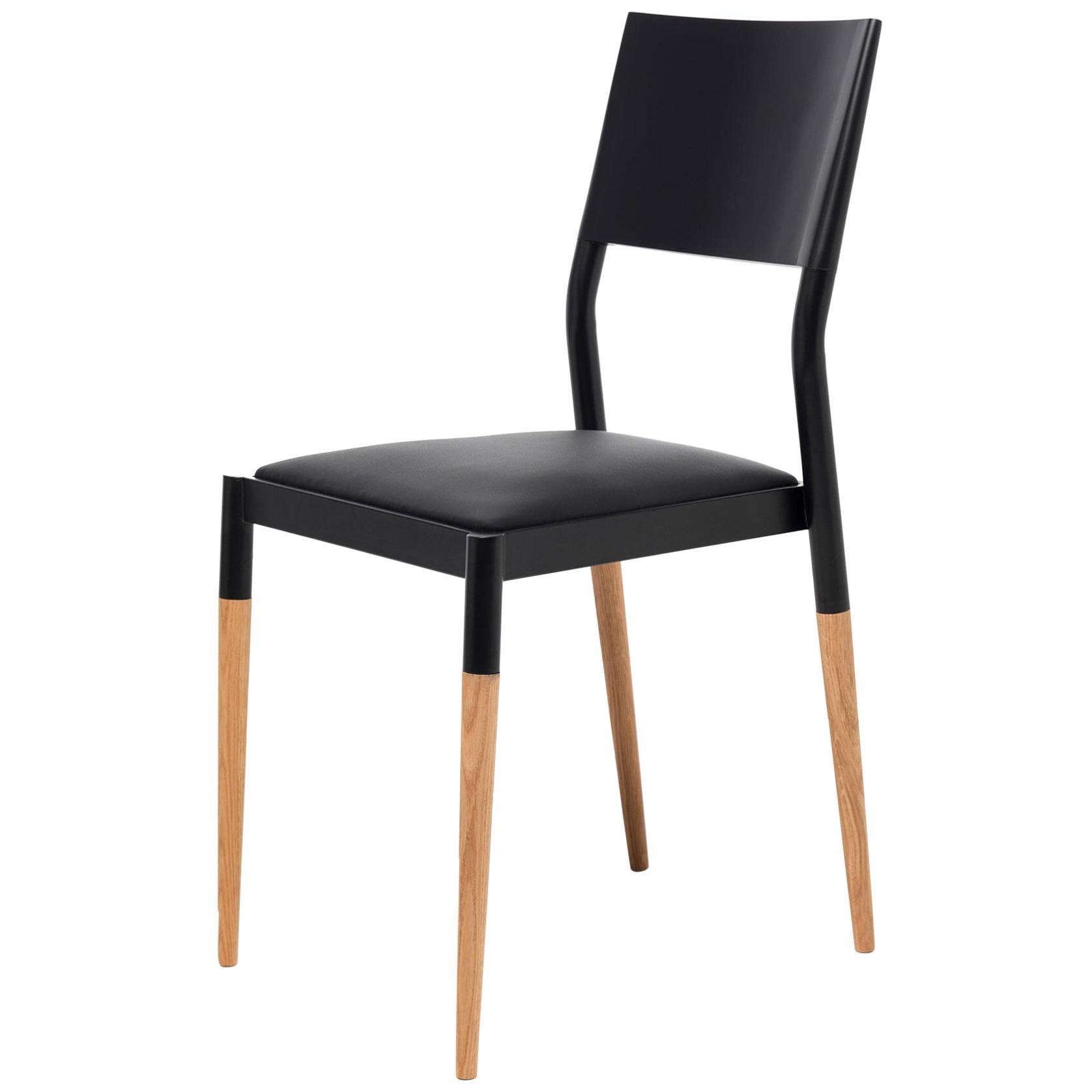 Moderner Stuhl aus Stahl und Holz des 21. Jahrhunderts mit gepolstertem Ledersitz