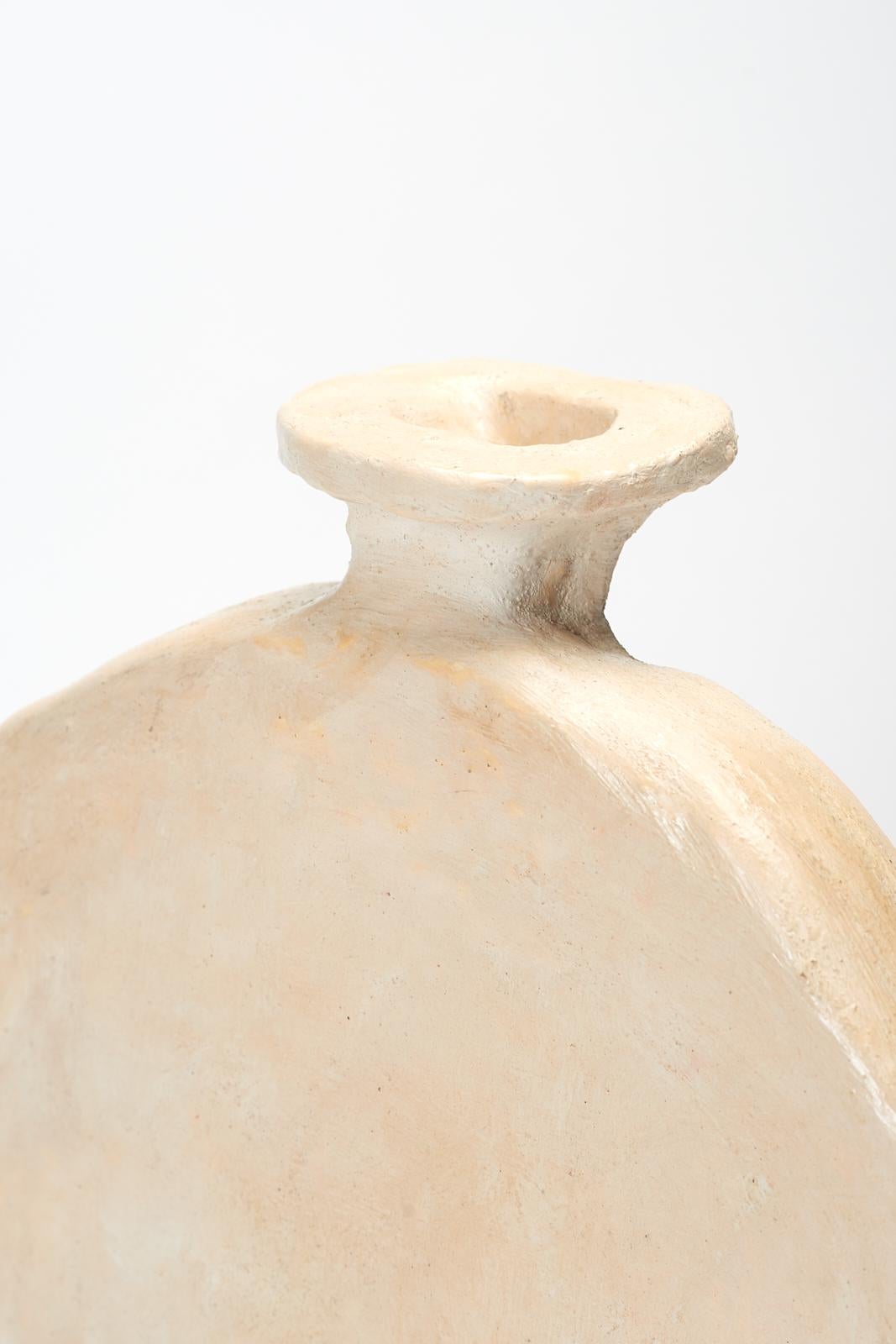 Vase contemporain en céramique de forme organique, crème unie, de Willem Van Hooff Neuf - En vente à Geneve, CH