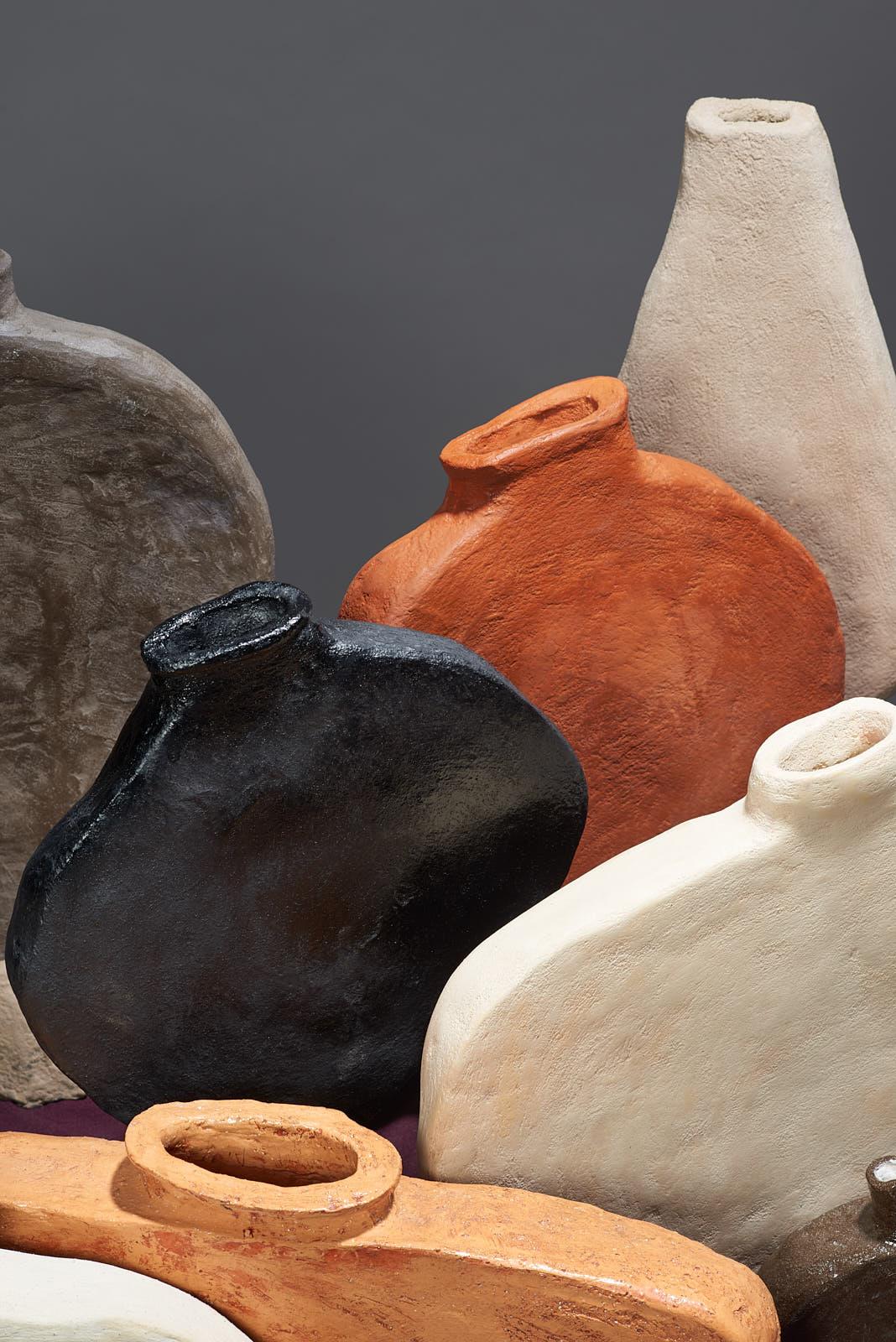 Vase contemporain en céramique de forme organique, crème unie, de Willem Van Hooff en vente 1