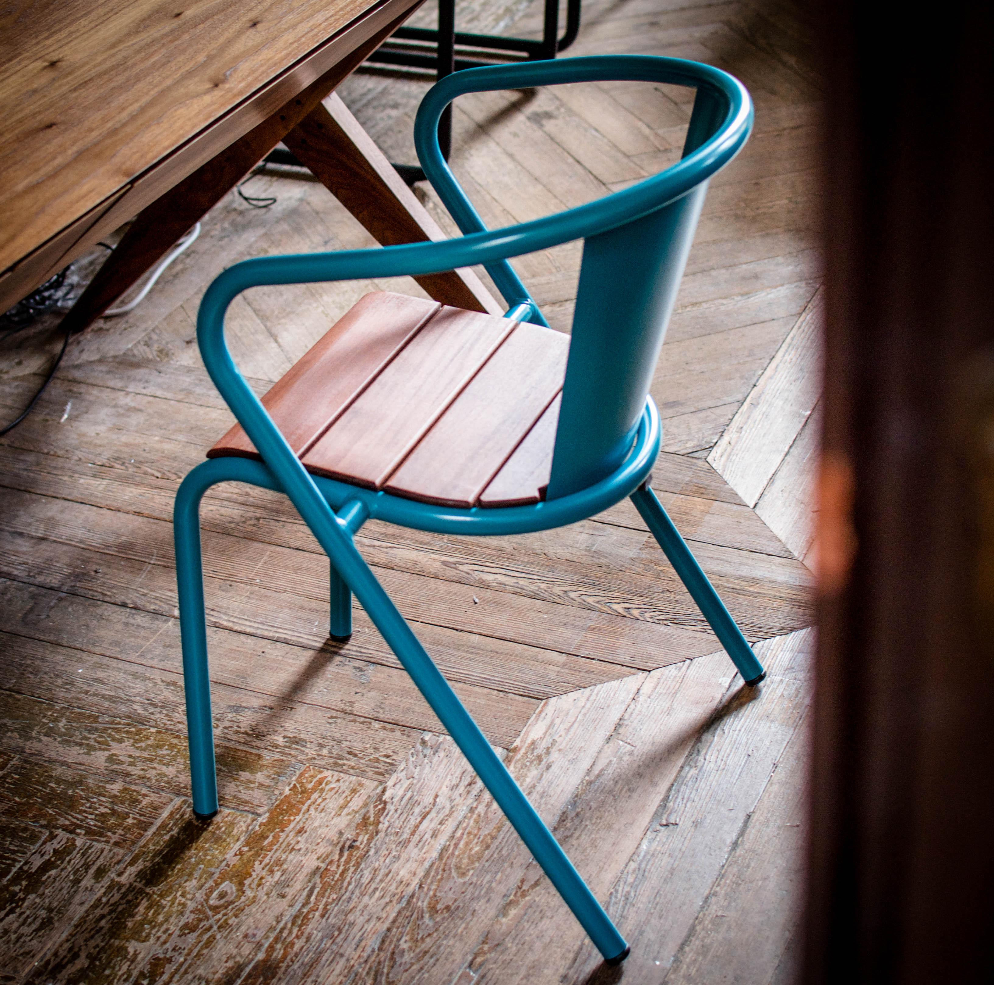 BICAchair Modern Outdoor Steel Armchair Water Blue with Ipê Wood Slabs In New Condition For Sale In Agualva-Cacém, PT