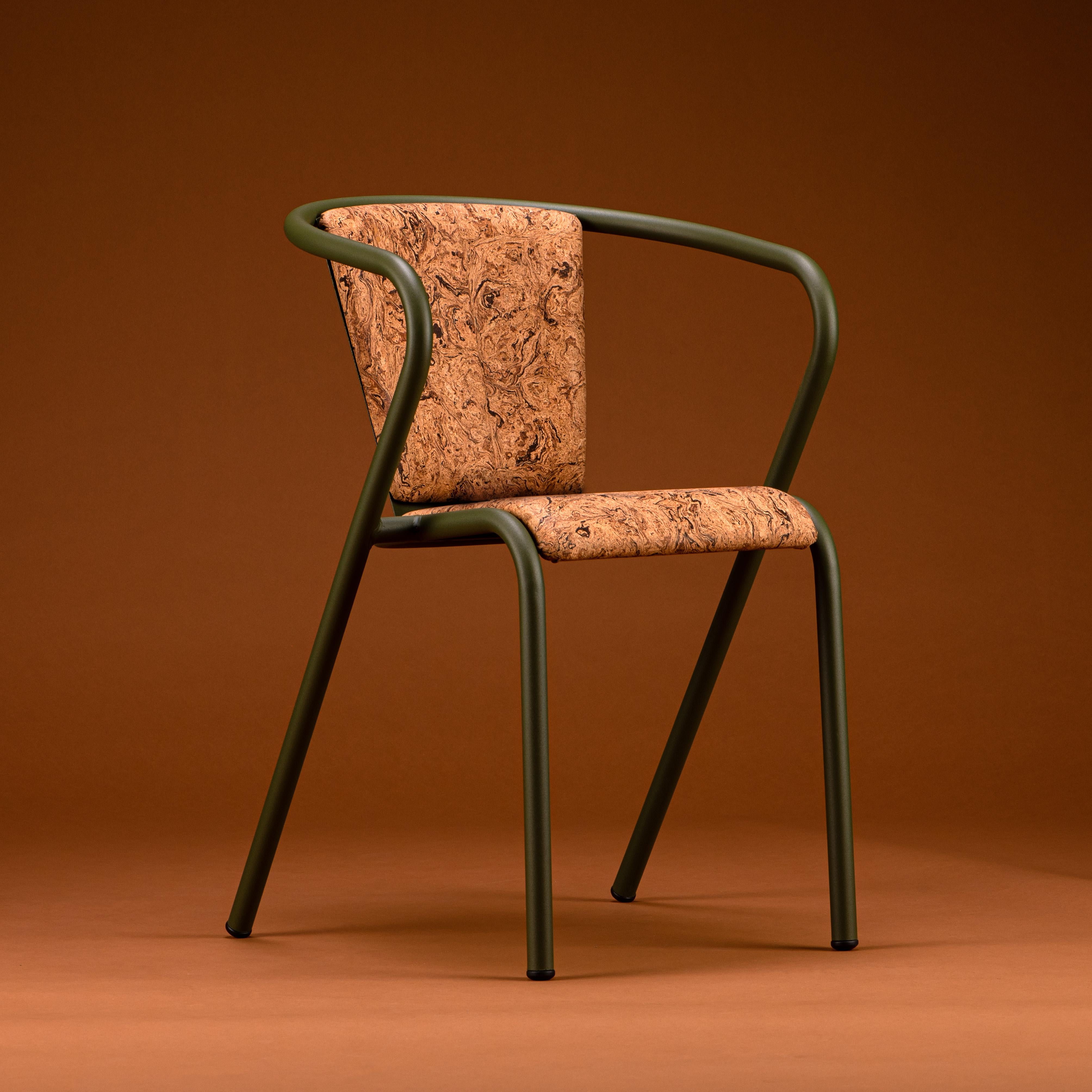 Moderner BICA-Sessel aus Stahl, Oliv, Polsterung aus natürlichem Korkbraunem Mescla (Portugiesisch) im Angebot