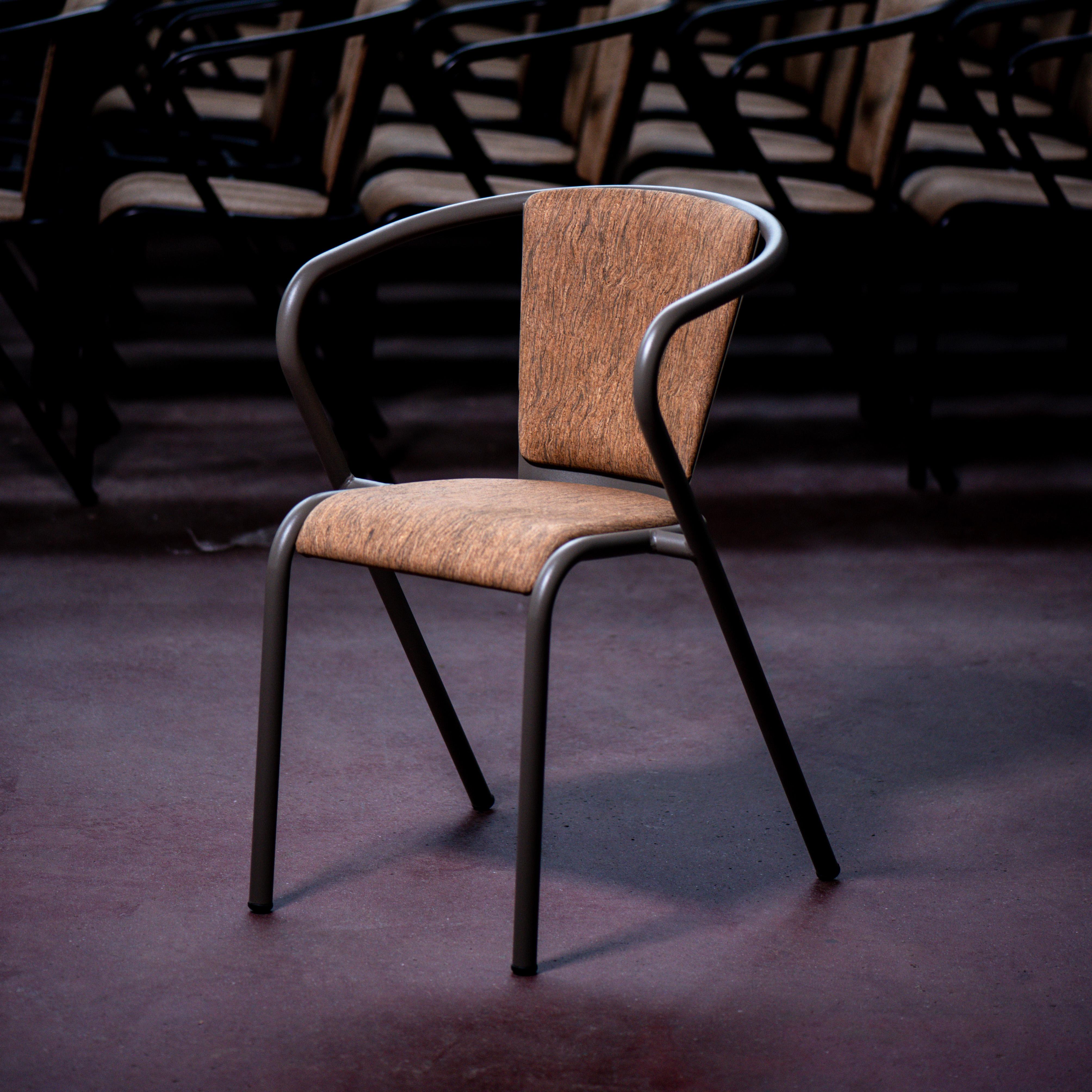 BICA-Sessel Moderner Stahlsessel aus oxidiertem Bark, Polsterung aus natürlichem Kork (Pulverbeschichtet) im Angebot