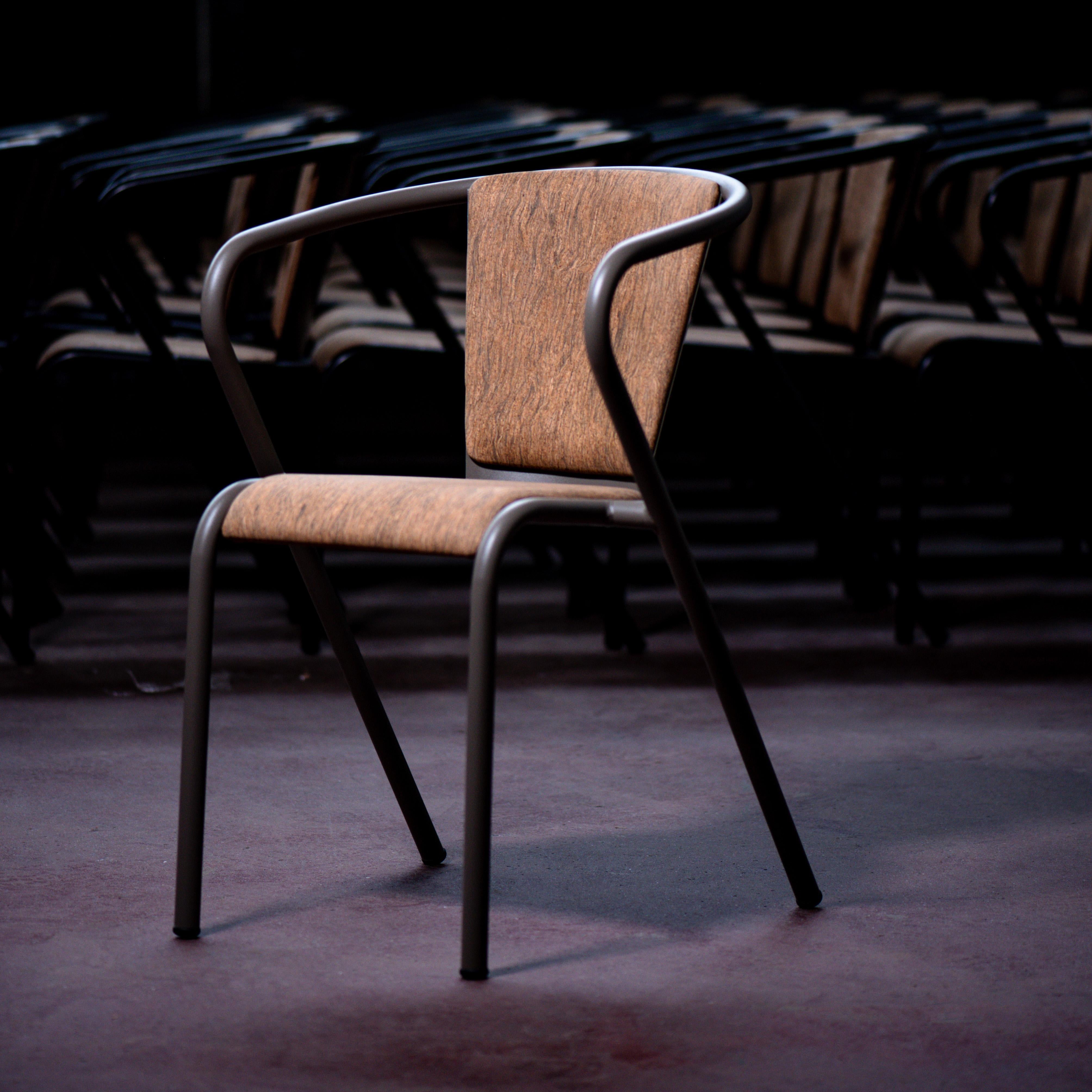 BICA-Sessel Moderner Stahlsessel aus oxidiertem Bark, Polsterung aus natürlichem Kork im Zustand „Neu“ im Angebot in Agualva-Cacém, PT