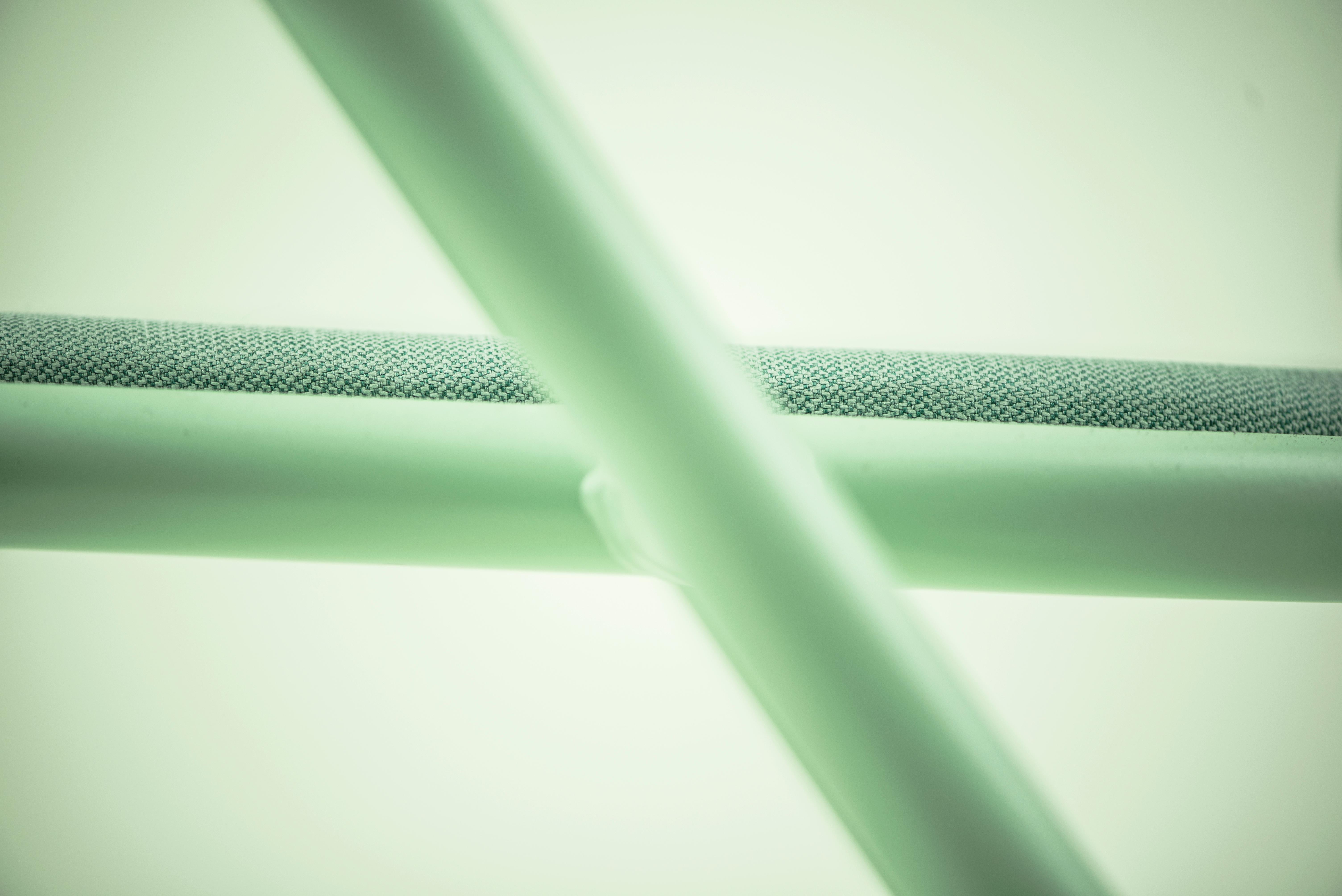 Fauteuil moderne en acier vert pastel BICA, tissu d'ameublement en tissu écologique Neuf - En vente à Agualva-Cacém, PT