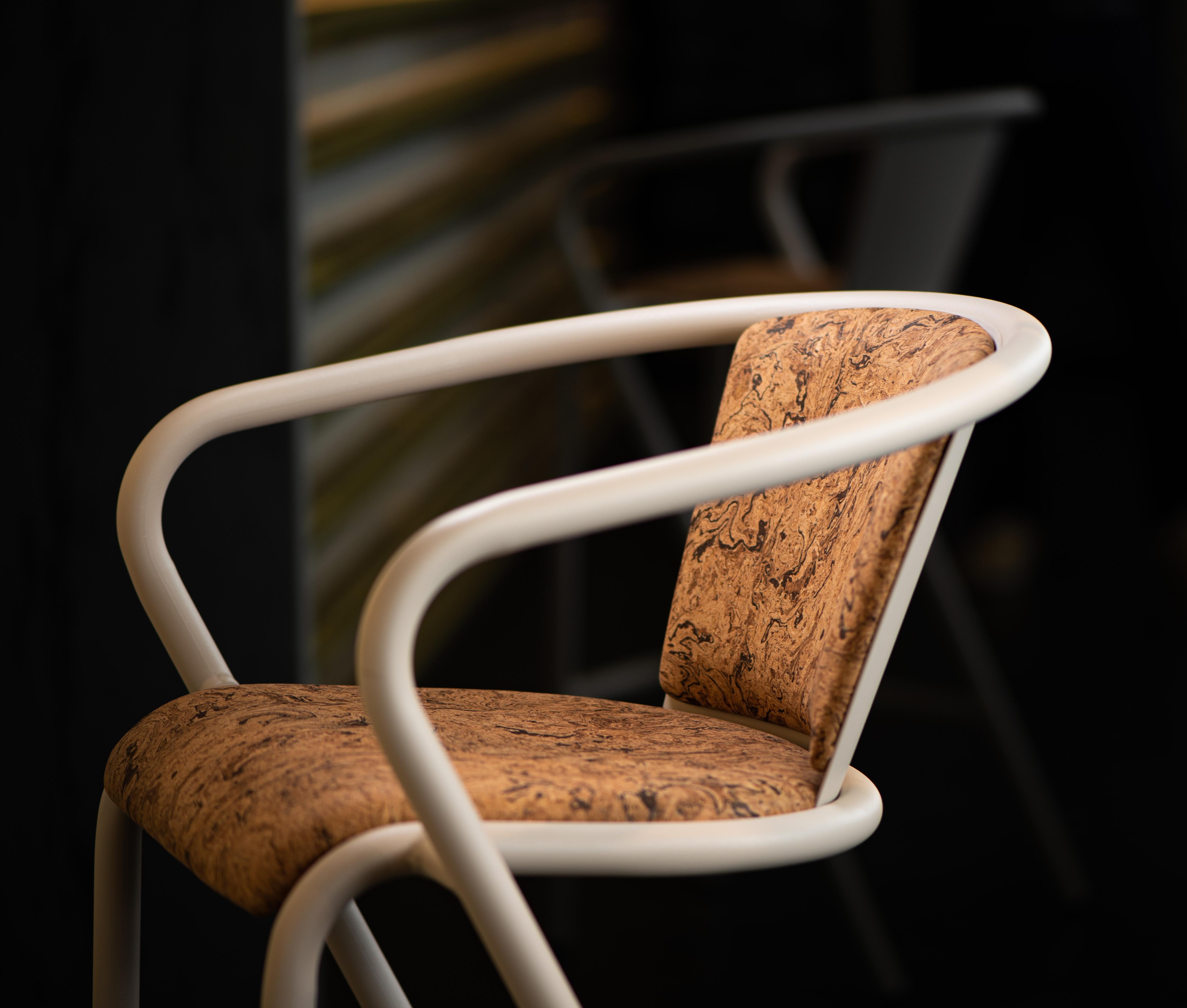 BICA-Sessel, moderner Hocker aus Stahl, Champagner, Polsterung aus Naturkork im Angebot 1