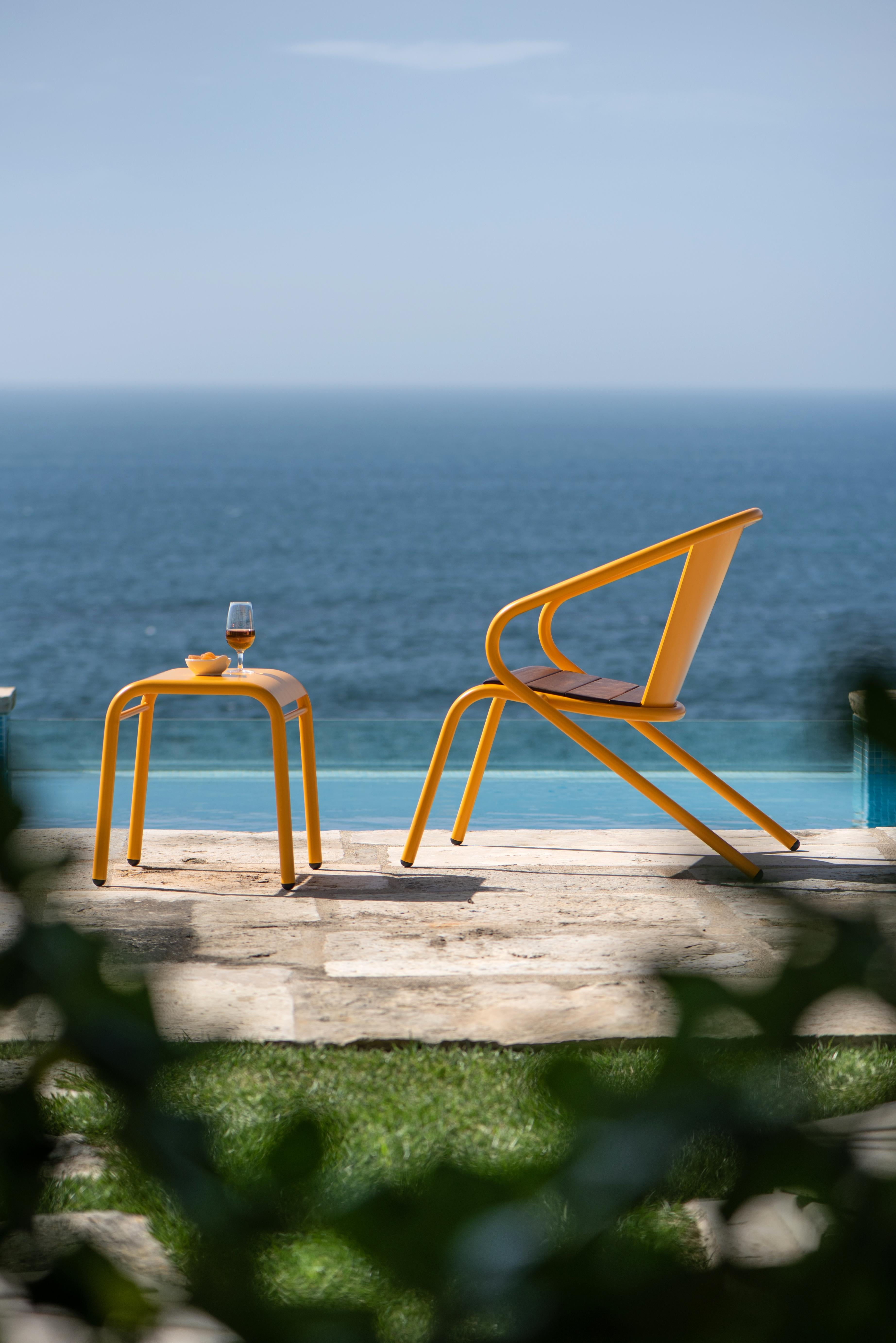BICAlounge Moderner Lounge-Sessel aus Stahl für den Außenbereich Melonengelb mit Ipê-Holzplatten im Angebot 3